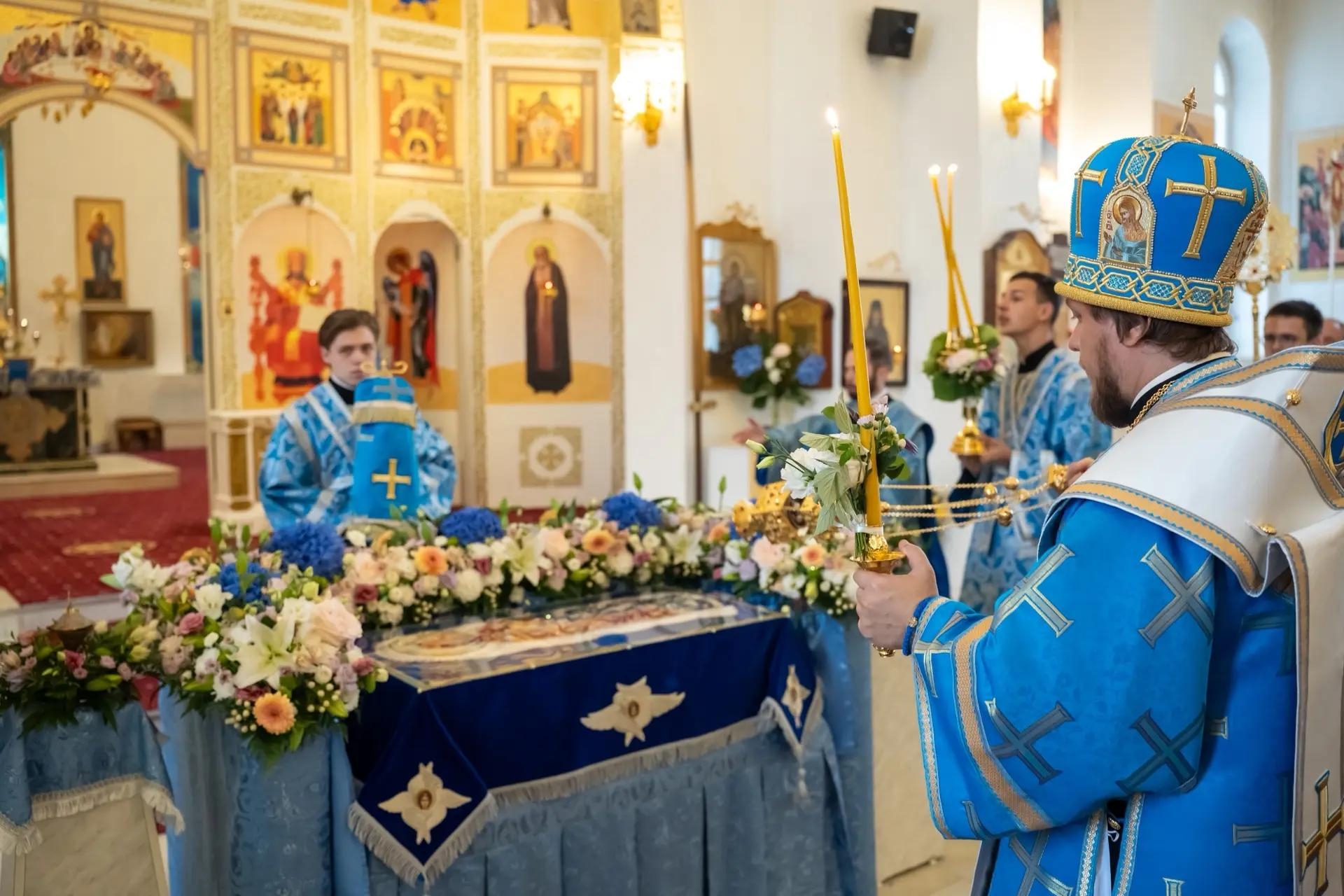 Всенощное бдение в канун Успения Пресвятой Владычицы нашей Богородицы и Приснодевы Марии с чином Погребения Плащаницы