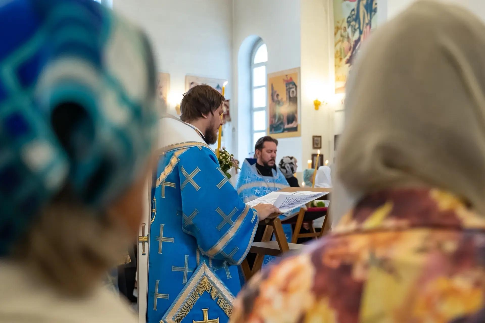 Всенощное бдение в канун Успения Пресвятой Владычицы нашей Богородицы и Приснодевы Марии с чином Погребения Плащаницы