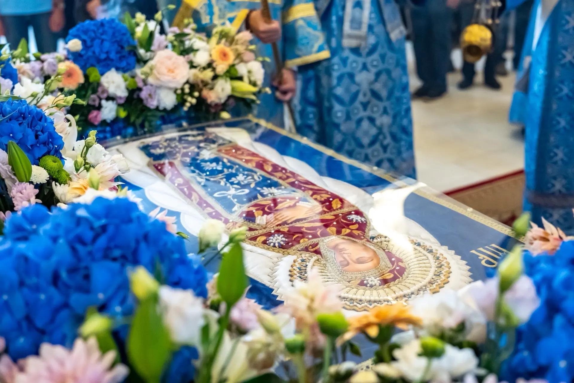Всенощное бдение в канун Успения Пресвятой Владычицы нашей Богородицы и Приснодевы Марии с чином Погребения Плащаницы
