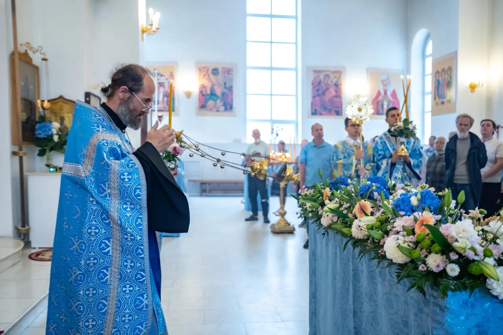 Всенощное бдение в канун Успения Пресвятой Владычицы нашей Богородицы и Приснодевы Марии с чином Погребения Плащаницы