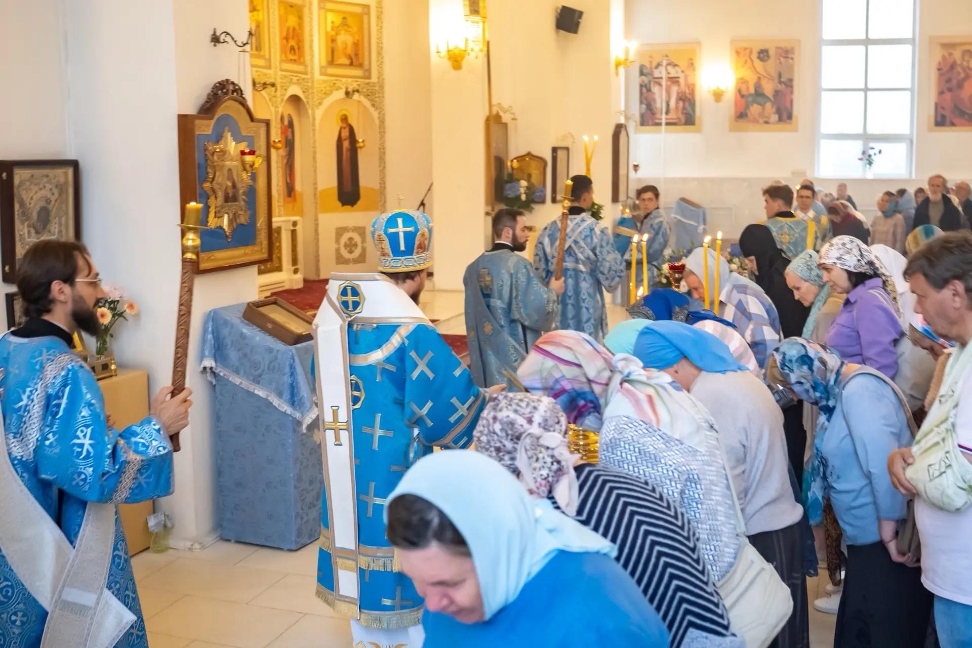 Всенощное бдение в канун Успения Пресвятой Владычицы нашей Богородицы и Приснодевы Марии с чином Погребения Плащаницы