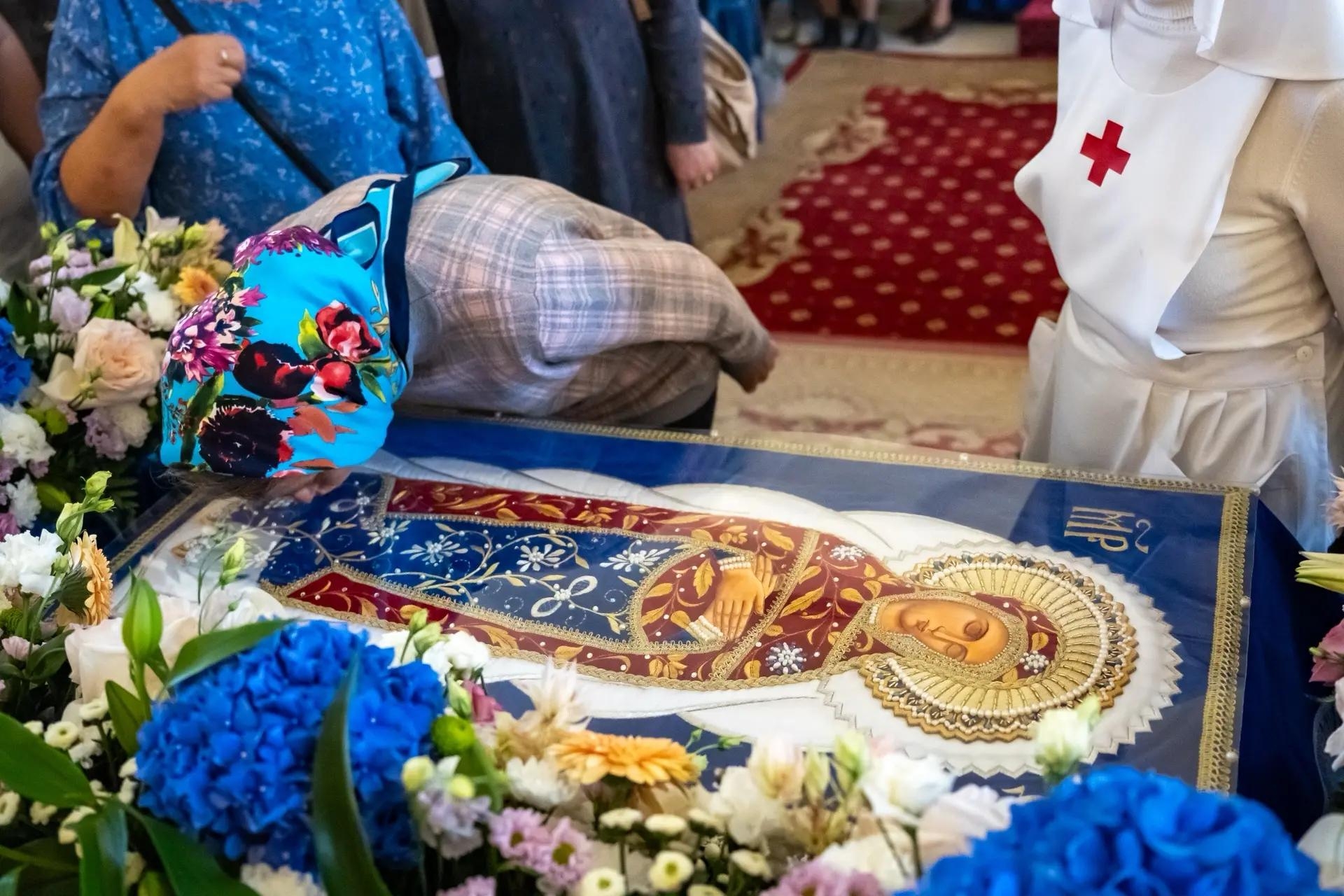 Всенощное бдение в канун Успения Пресвятой Владычицы нашей Богородицы и Приснодевы Марии с чином Погребения Плащаницы