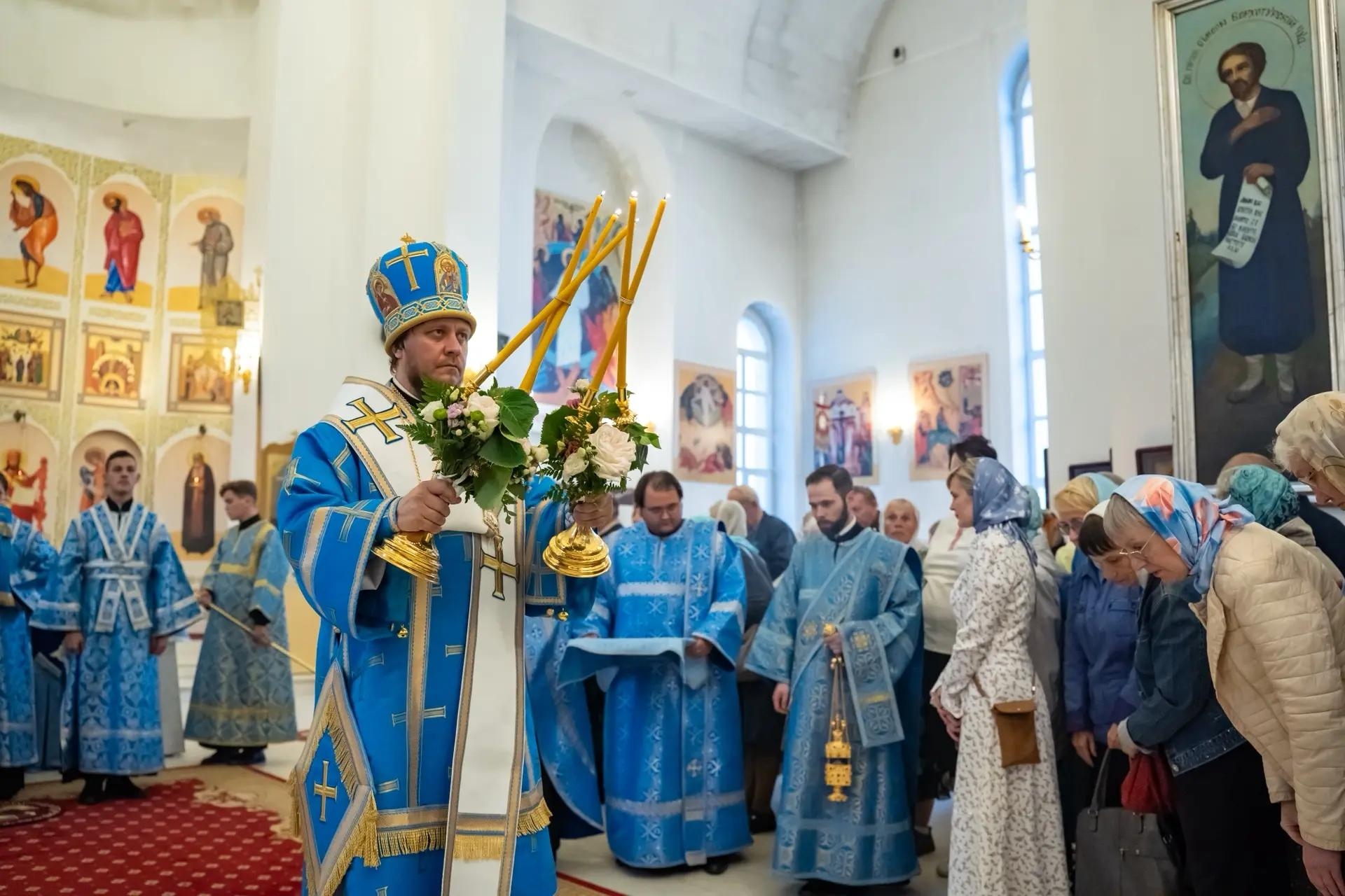 Всенощное бдение в канун Успения Пресвятой Владычицы нашей Богородицы и Приснодевы Марии с чином Погребения Плащаницы