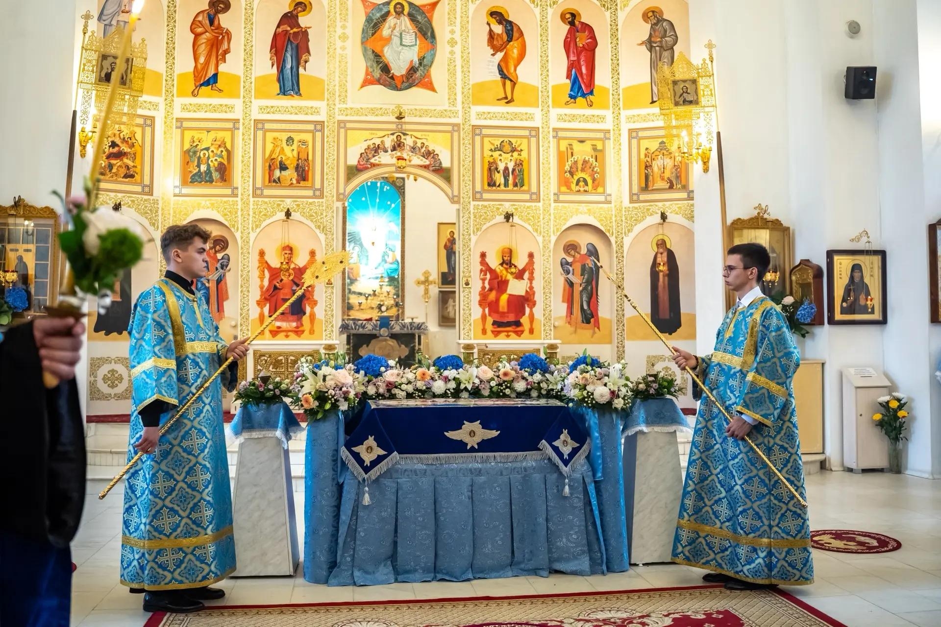 Всенощное бдение в канун Успения Пресвятой Владычицы нашей Богородицы и Приснодевы Марии с чином Погребения Плащаницы