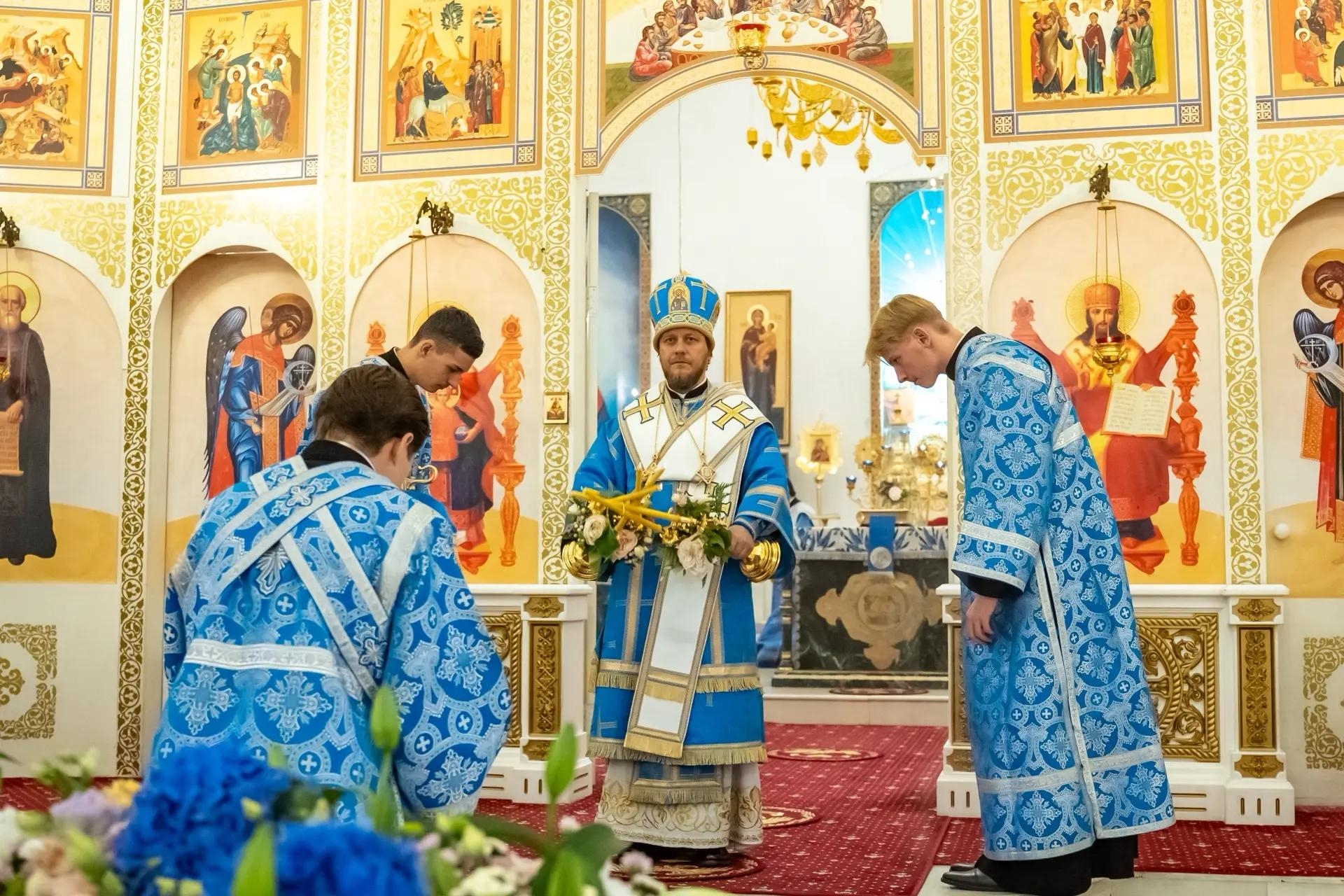 Всенощное бдение в канун Успения Пресвятой Владычицы нашей Богородицы и Приснодевы Марии с чином Погребения Плащаницы