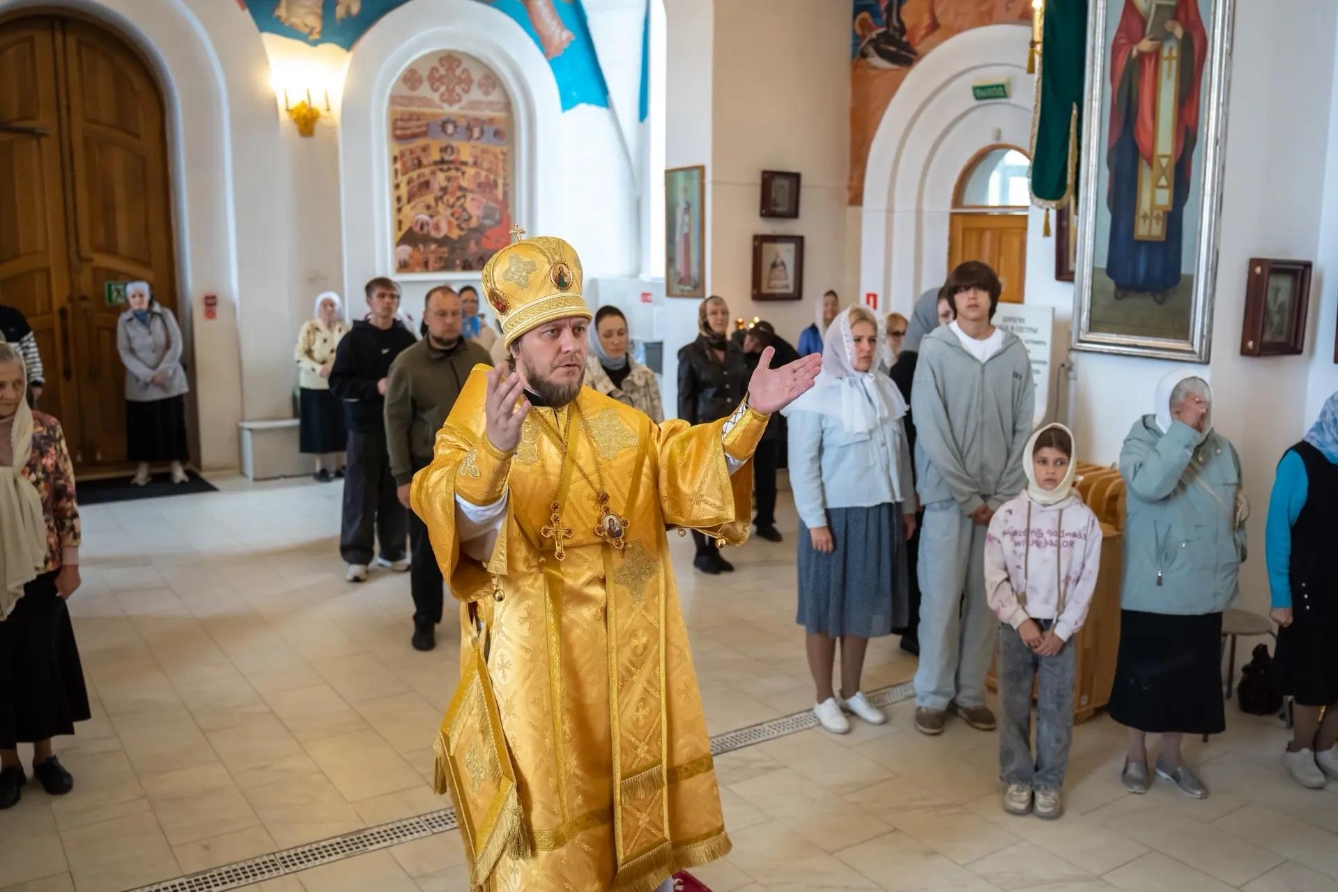 Литургия в Неделю 13-ю по Пятидесятнице, сщмч. Мирона Кизического