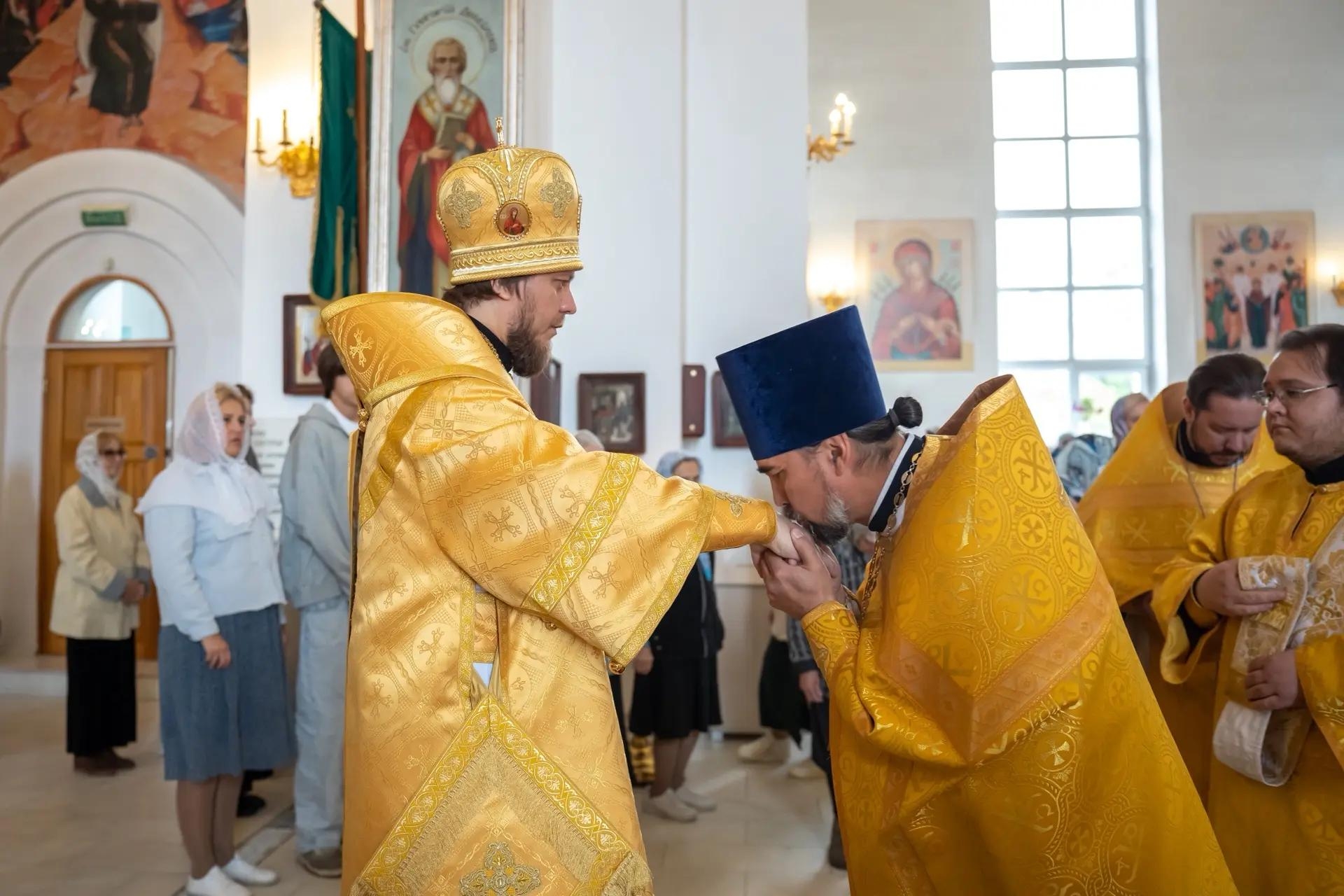 Литургия в Неделю 13-ю по Пятидесятнице, сщмч. Мирона Кизического
