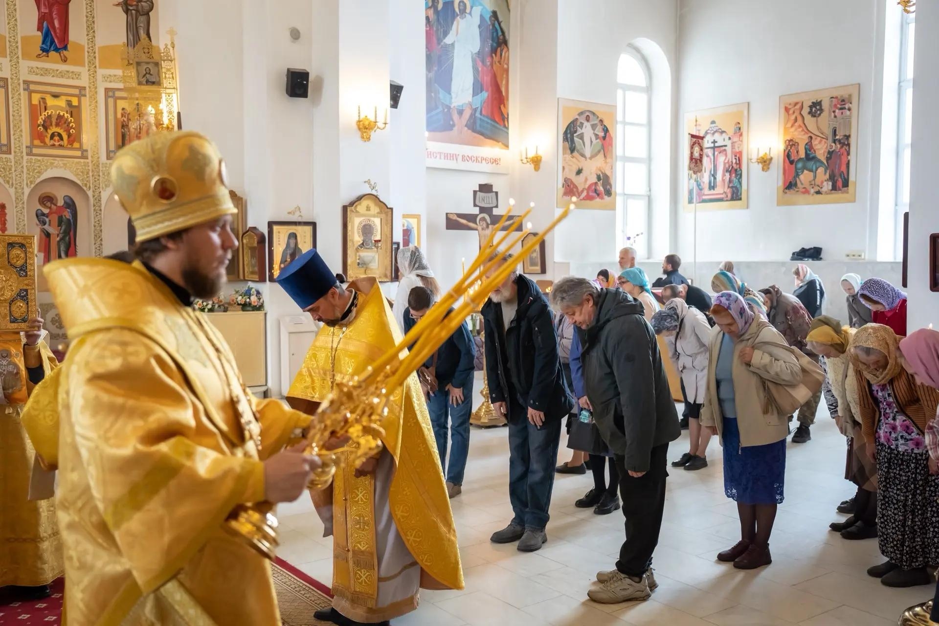 Литургия в Неделю 13-ю по Пятидесятнице, сщмч. Мирона Кизического