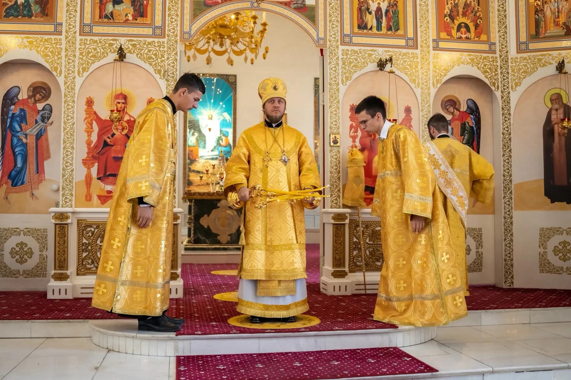 Литургия в Неделю 13-ю по Пятидесятнице, сщмч. Мирона Кизического