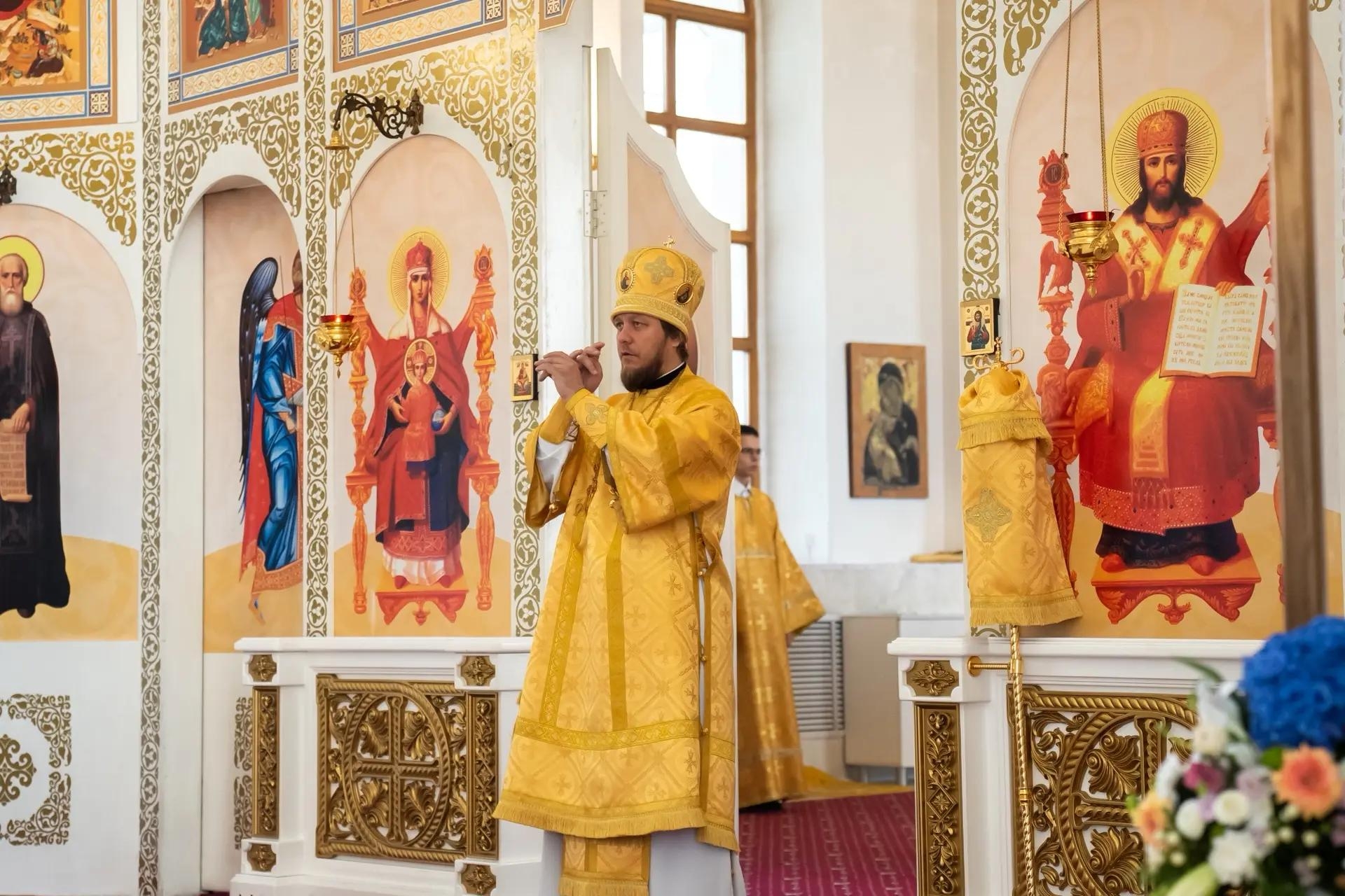 Литургия в Неделю 13-ю по Пятидесятнице, сщмч. Мирона Кизического