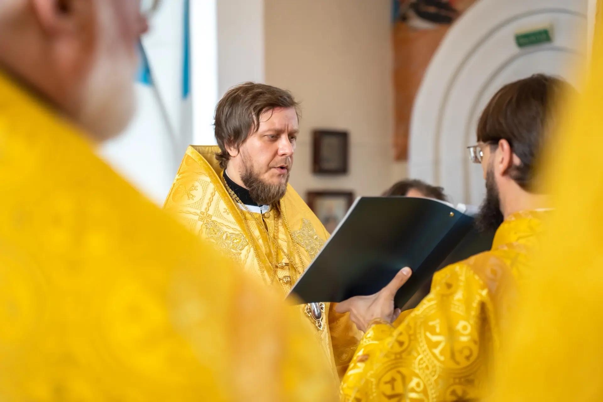 Литургия в Неделю 13-ю по Пятидесятнице, сщмч. Мирона Кизического