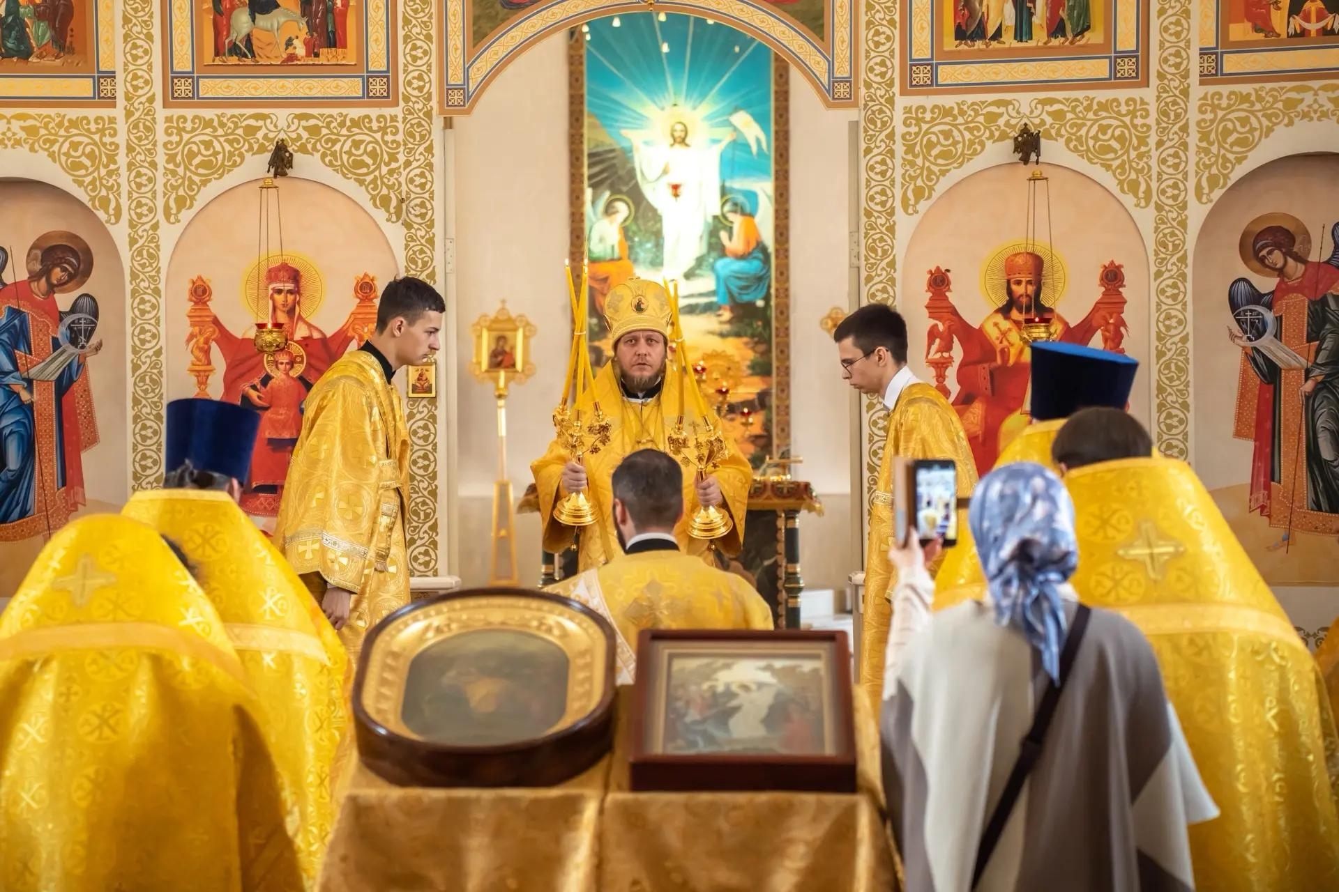 Литургия в Неделю 13-ю по Пятидесятнице, сщмч. Мирона Кизического