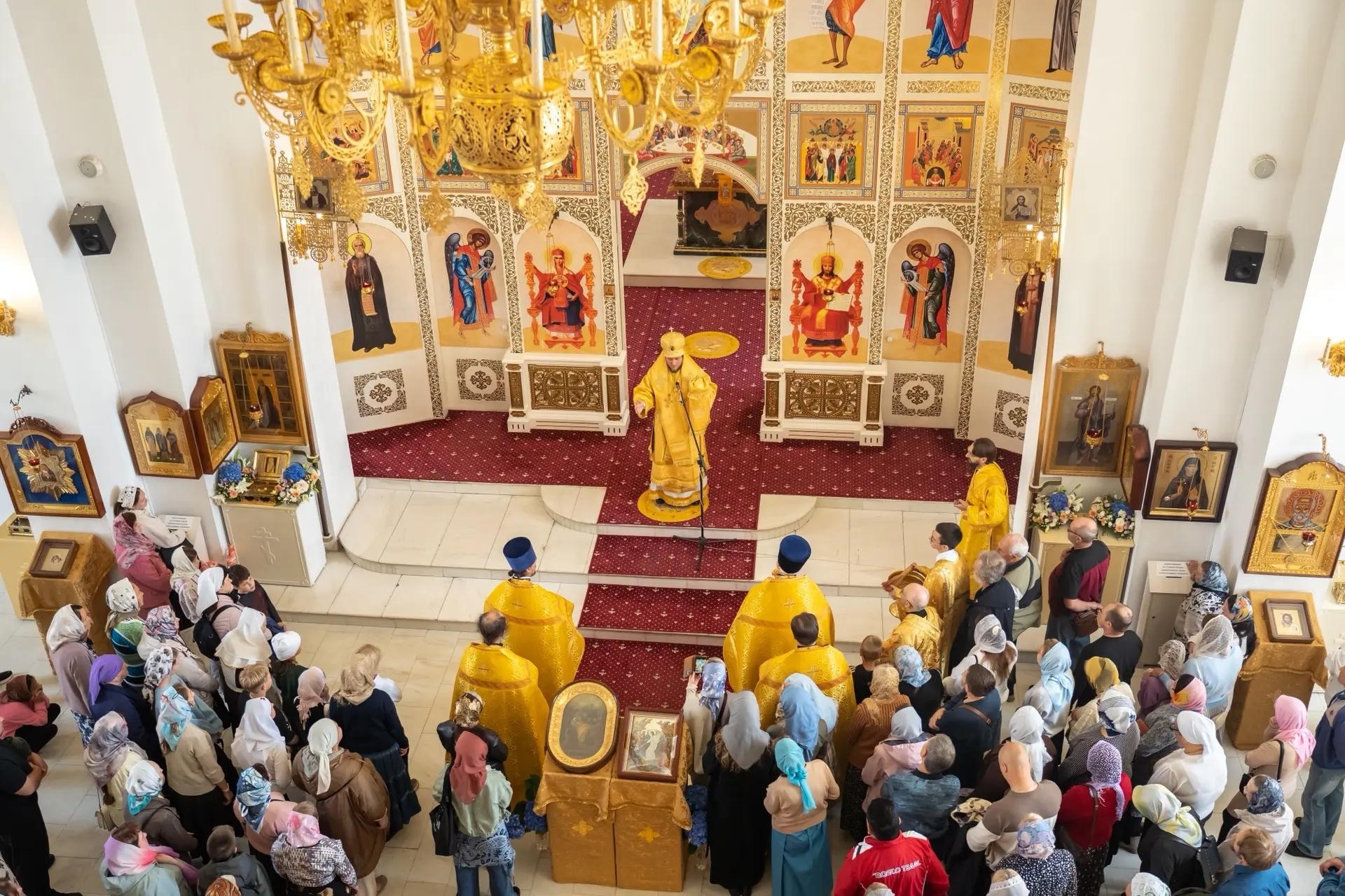Литургия в Неделю 13-ю по Пятидесятнице, сщмч. Мирона Кизического