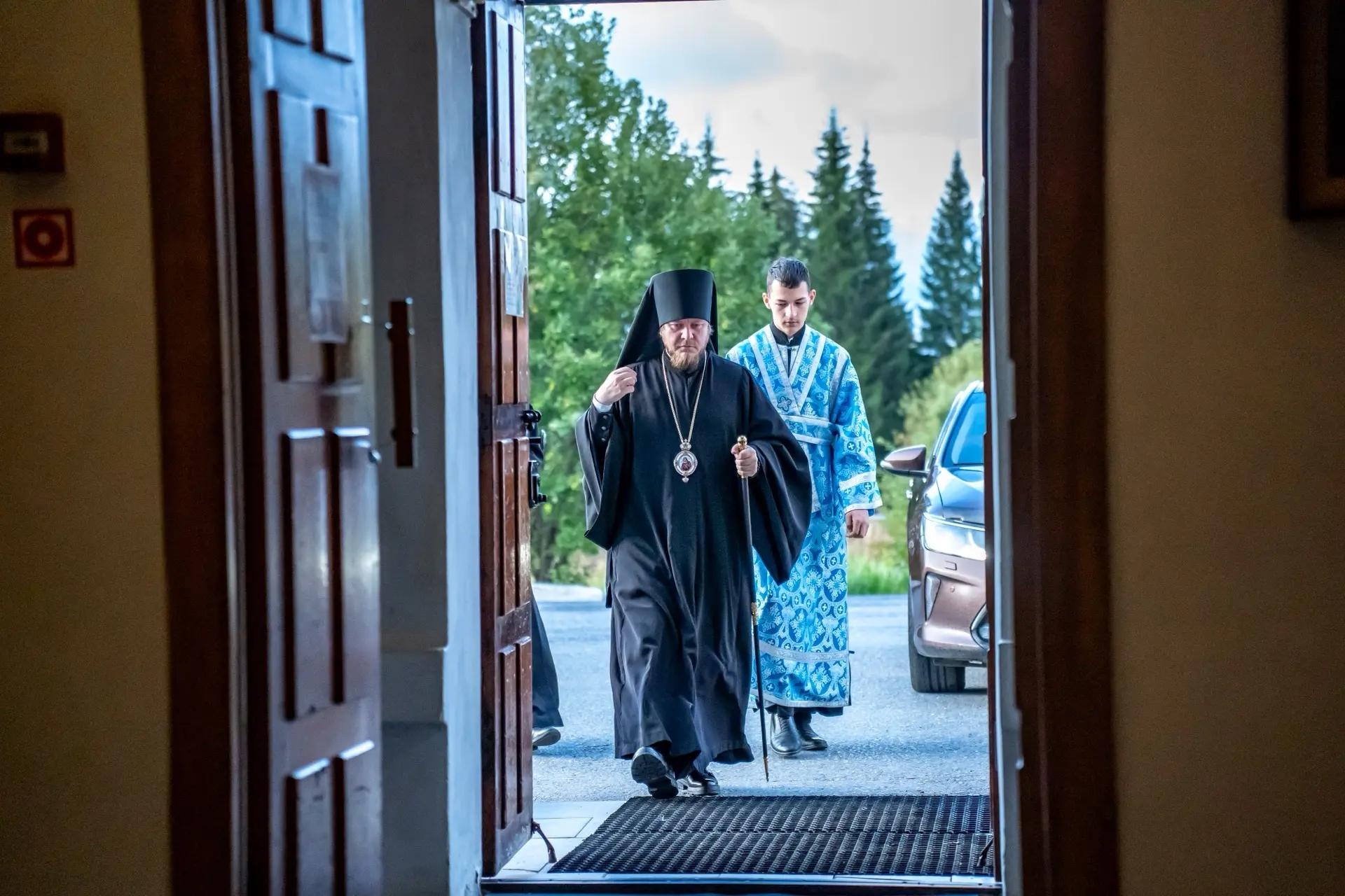 Литургия в понедельник 14-й седмицы по Пятидесятнице, иконы Божией Матери «Всецарица»