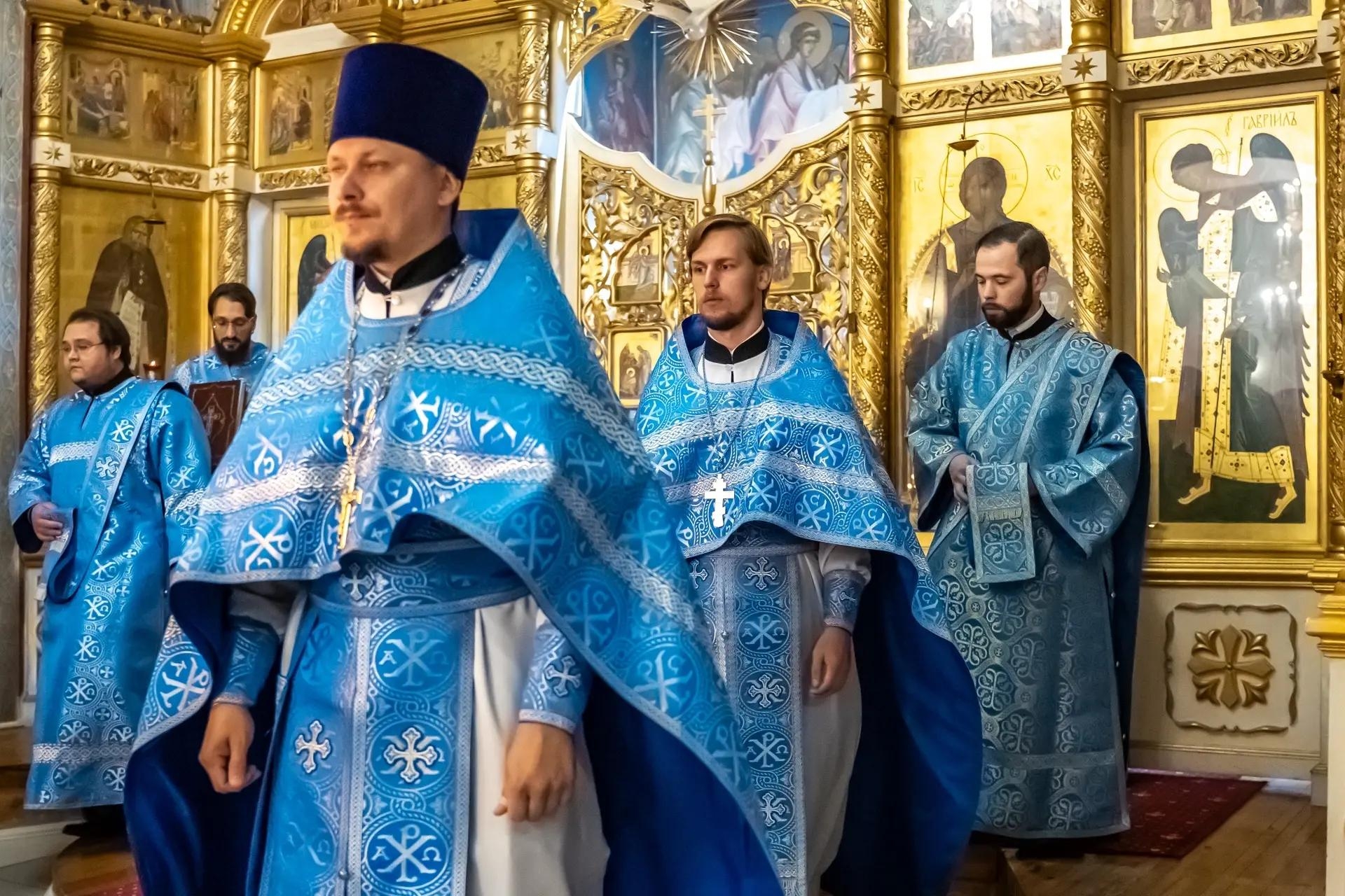 Литургия в понедельник 14-й седмицы по Пятидесятнице, иконы Божией Матери «Всецарица»