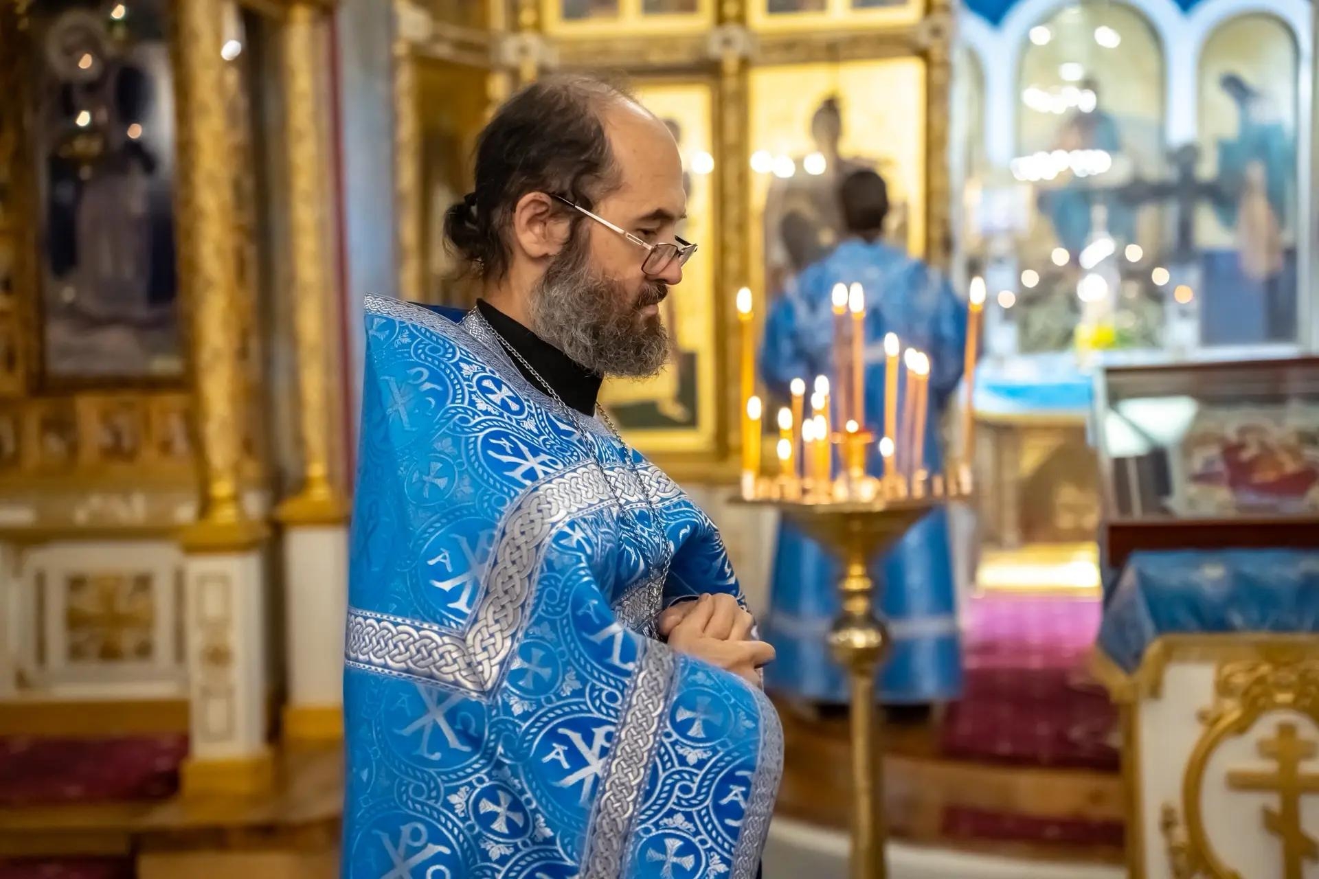 Литургия в понедельник 14-й седмицы по Пятидесятнице, иконы Божией Матери «Всецарица»
