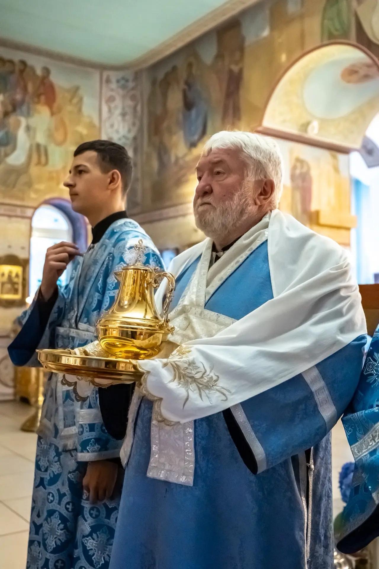 Литургия в понедельник 14-й седмицы по Пятидесятнице, иконы Божией Матери «Всецарица»