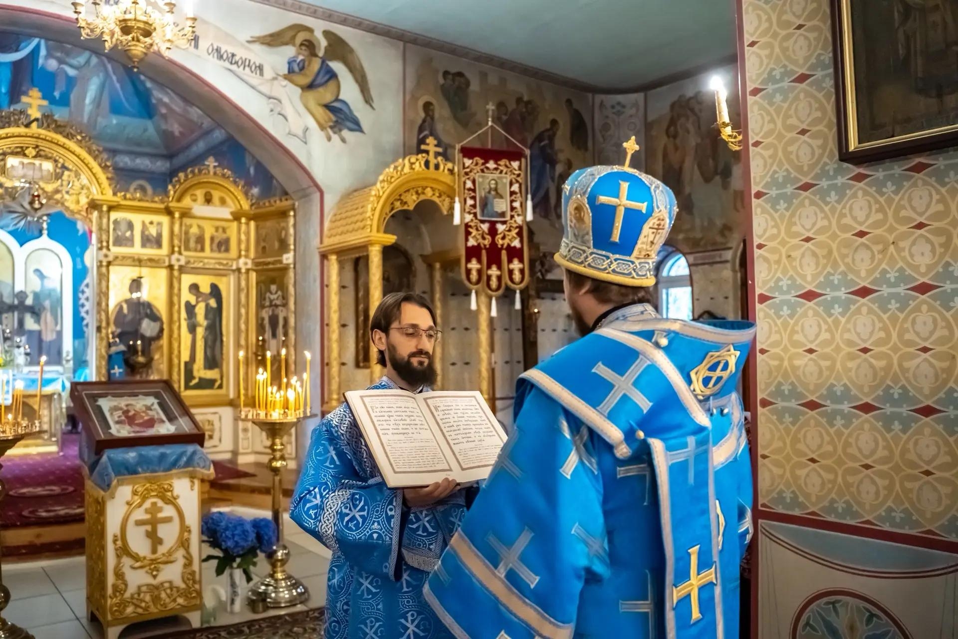Литургия в понедельник 14-й седмицы по Пятидесятнице, иконы Божией Матери «Всецарица»