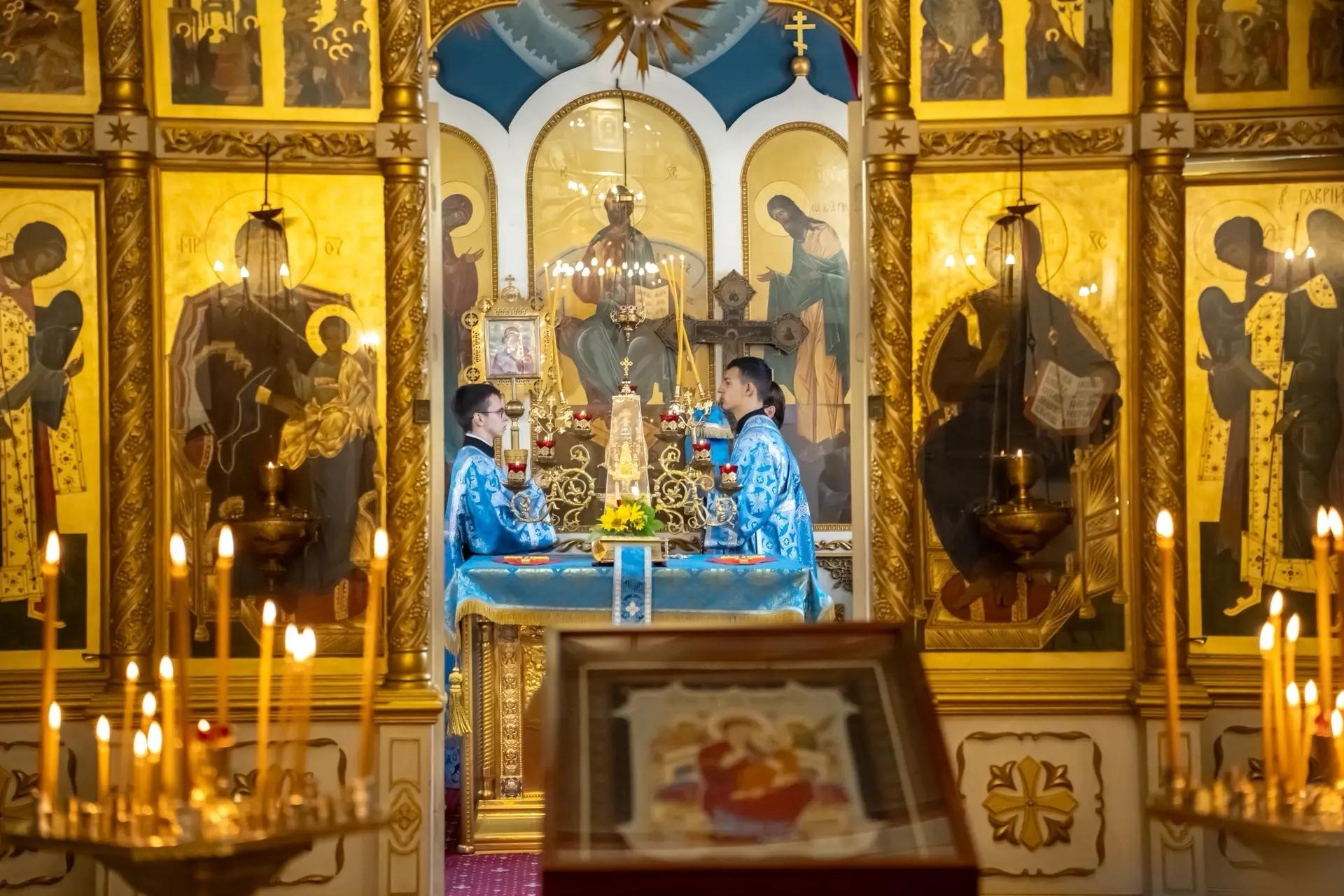 Литургия в понедельник 14-й седмицы по Пятидесятнице, иконы Божией Матери «Всецарица»