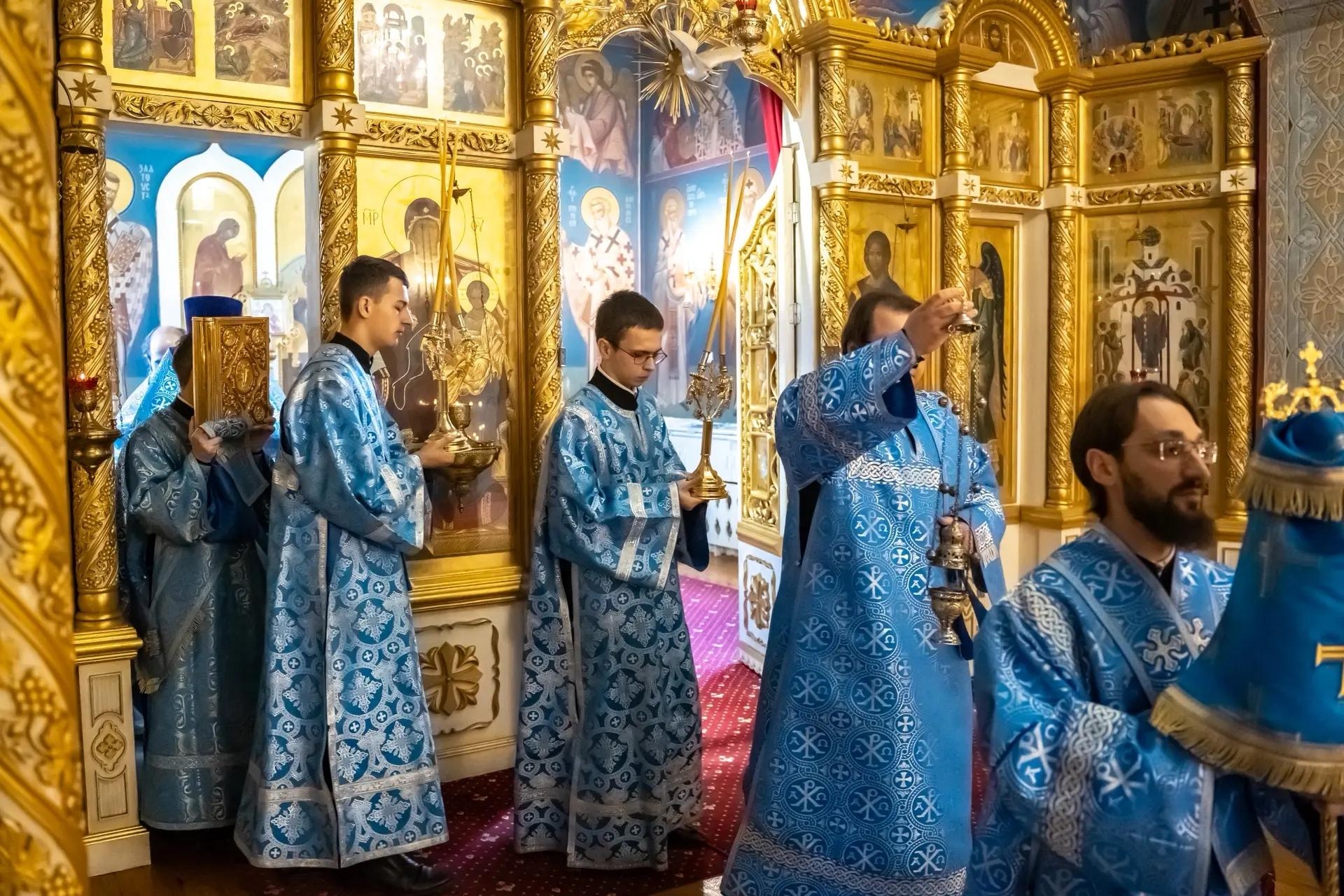 Литургия в понедельник 14-й седмицы по Пятидесятнице, иконы Божией Матери «Всецарица»