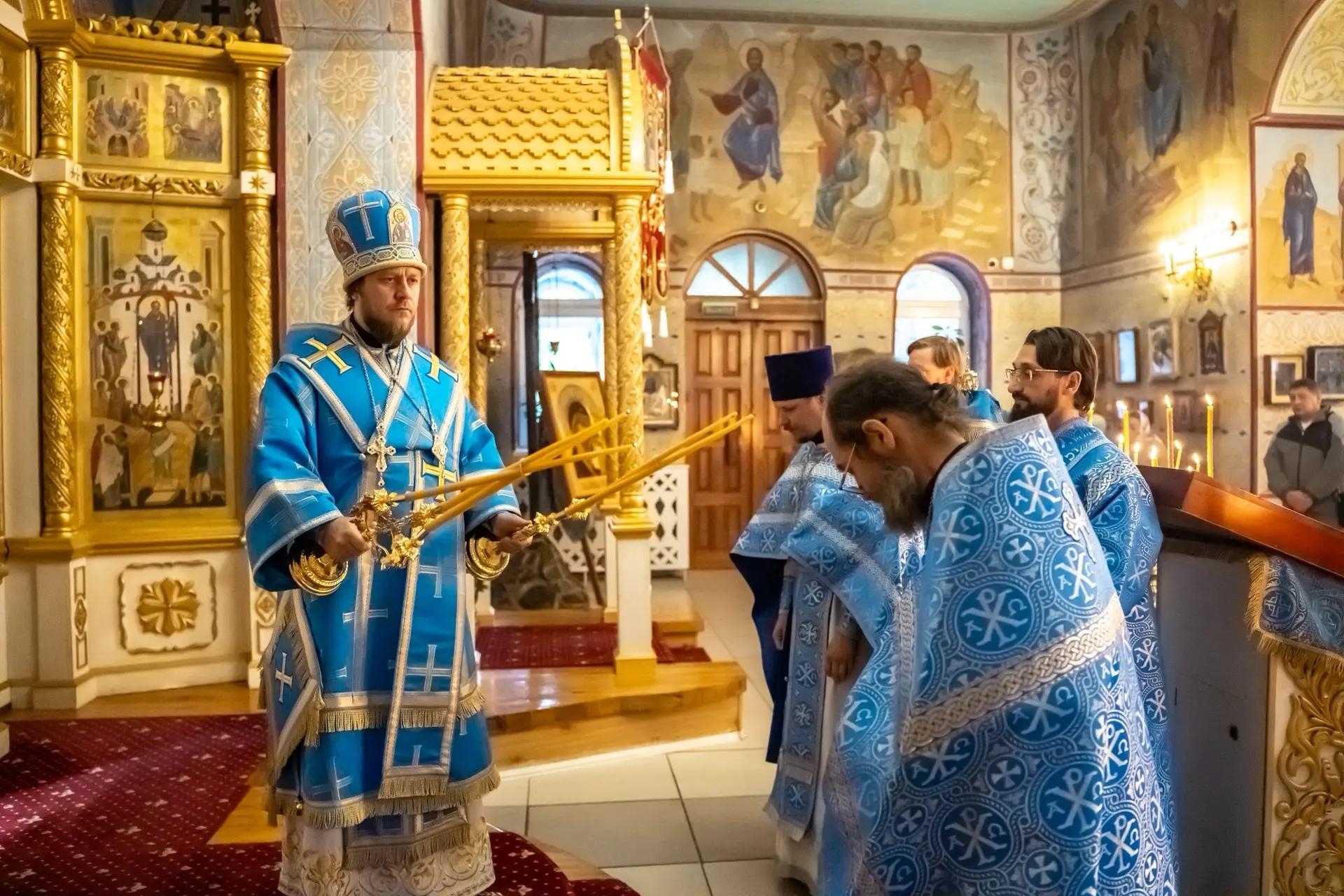 Литургия в понедельник 14-й седмицы по Пятидесятнице, иконы Божией Матери «Всецарица»