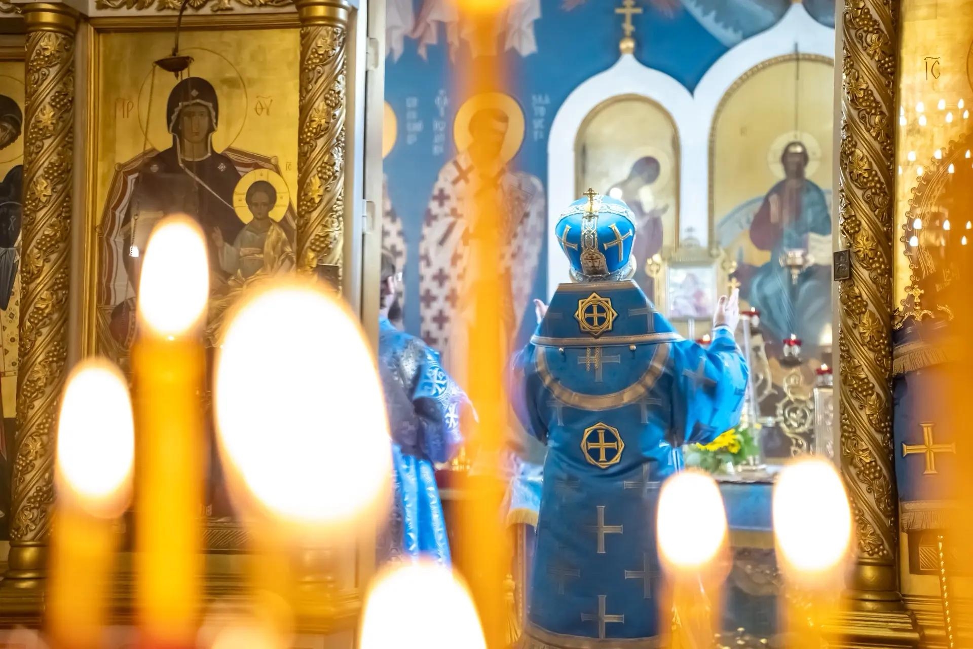 Литургия в понедельник 14-й седмицы по Пятидесятнице, иконы Божией Матери «Всецарица»