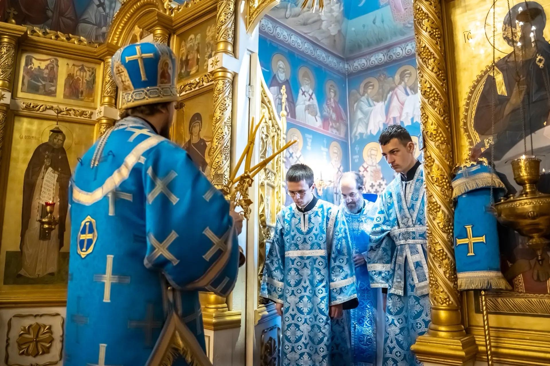 Литургия в понедельник 14-й седмицы по Пятидесятнице, иконы Божией Матери «Всецарица»