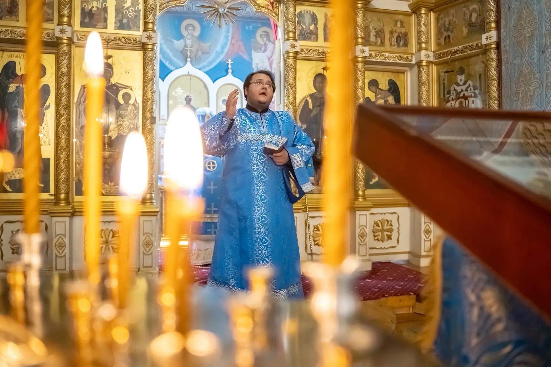 Литургия в понедельник 14-й седмицы по Пятидесятнице, иконы Божией Матери «Всецарица»