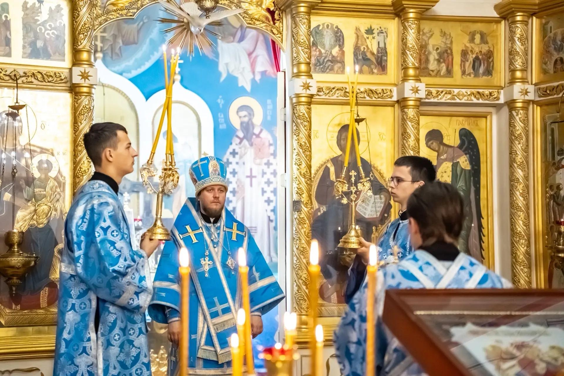 Литургия в понедельник 14-й седмицы по Пятидесятнице, иконы Божией Матери «Всецарица»