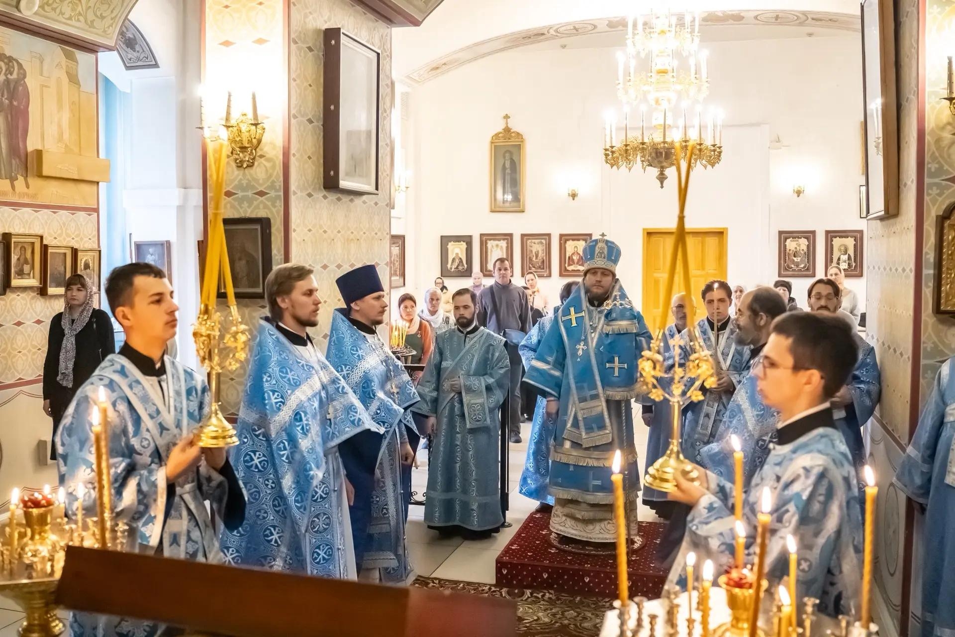 Литургия в понедельник 14-й седмицы по Пятидесятнице, иконы Божией Матери «Всецарица»