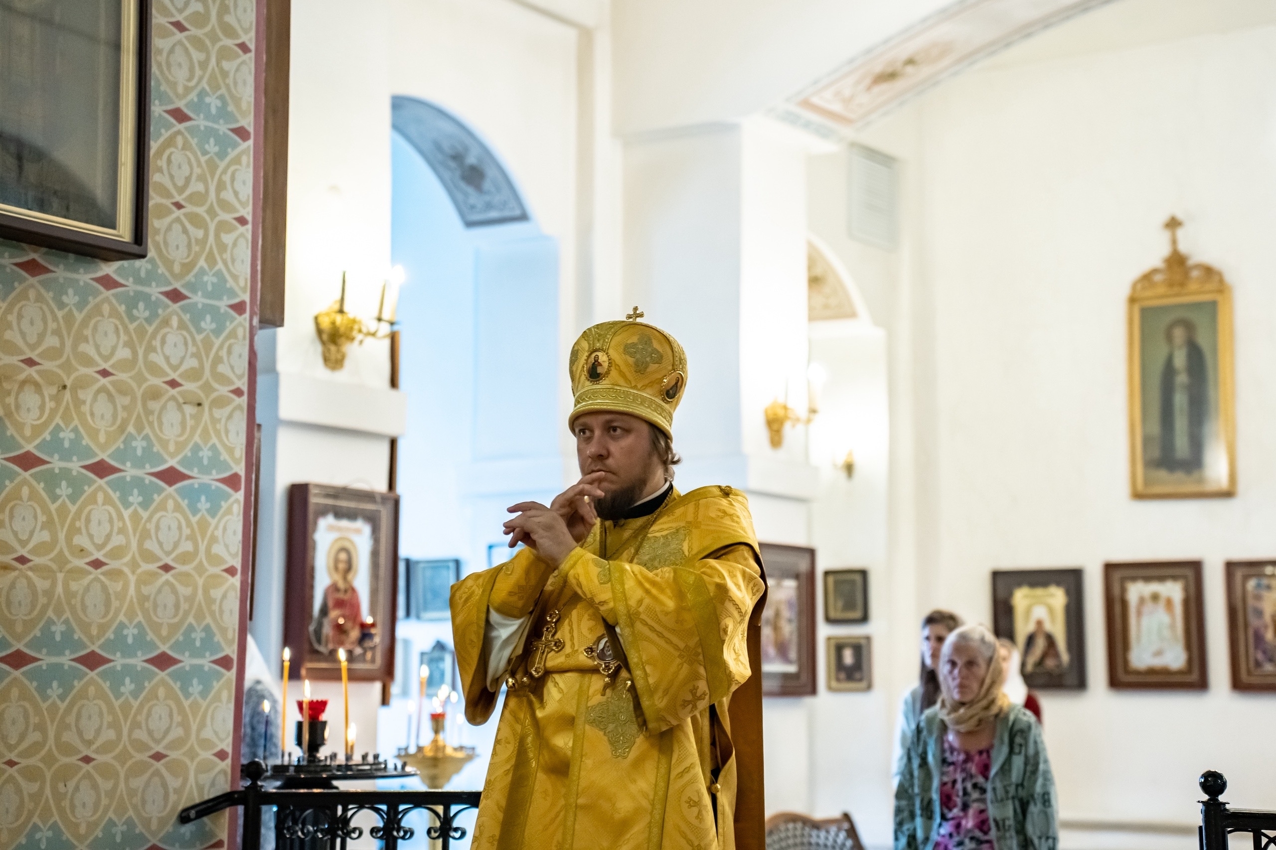 Литургия во вторник 9-ой Недели по Пятидесятнице, мироносицы равноап. Марии Магдалины