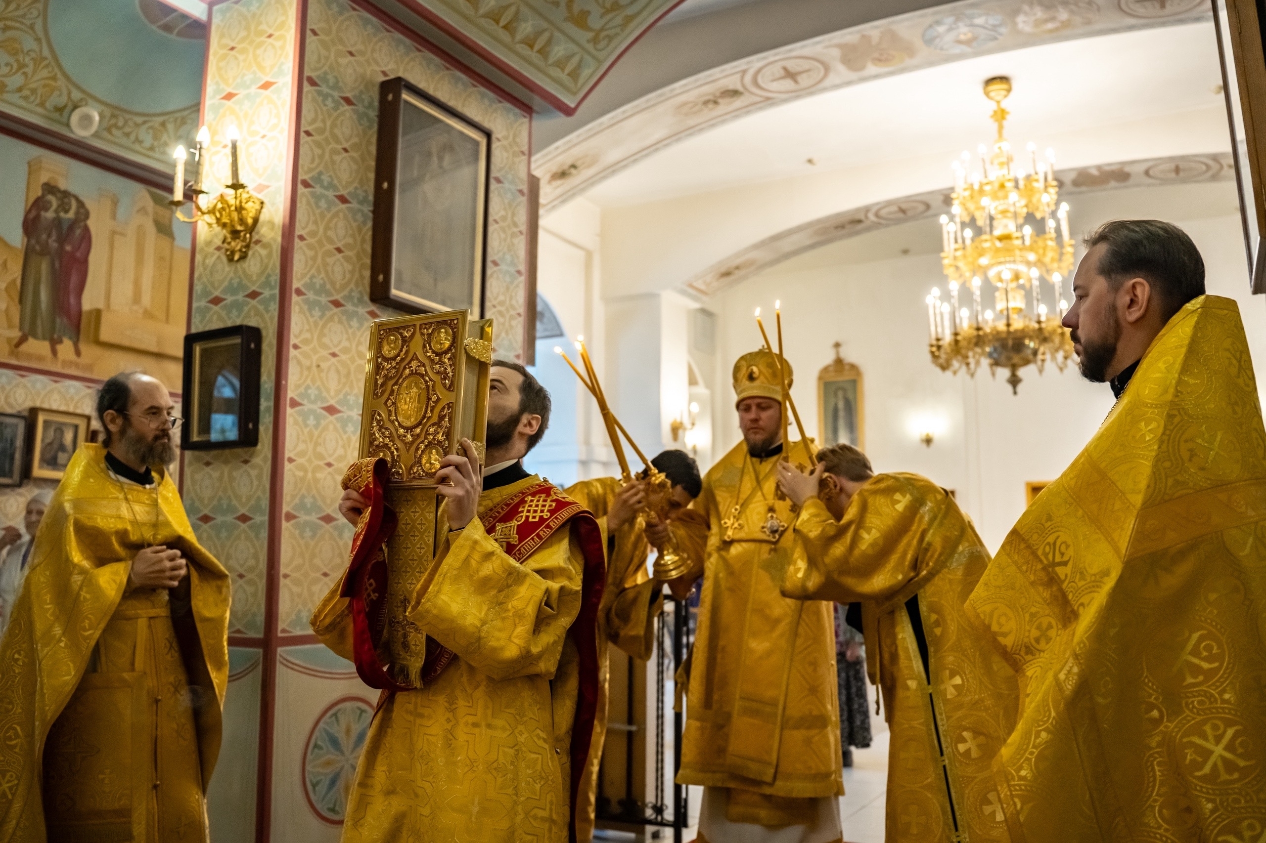 Литургия во вторник 9-ой Недели по Пятидесятнице, мироносицы равноап. Марии Магдалины