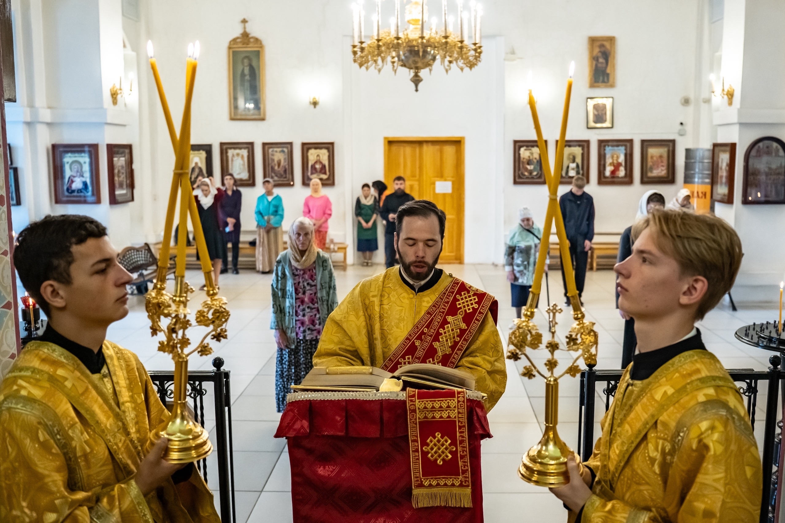 Литургия во вторник 9-ой Недели по Пятидесятнице, мироносицы равноап. Марии Магдалины