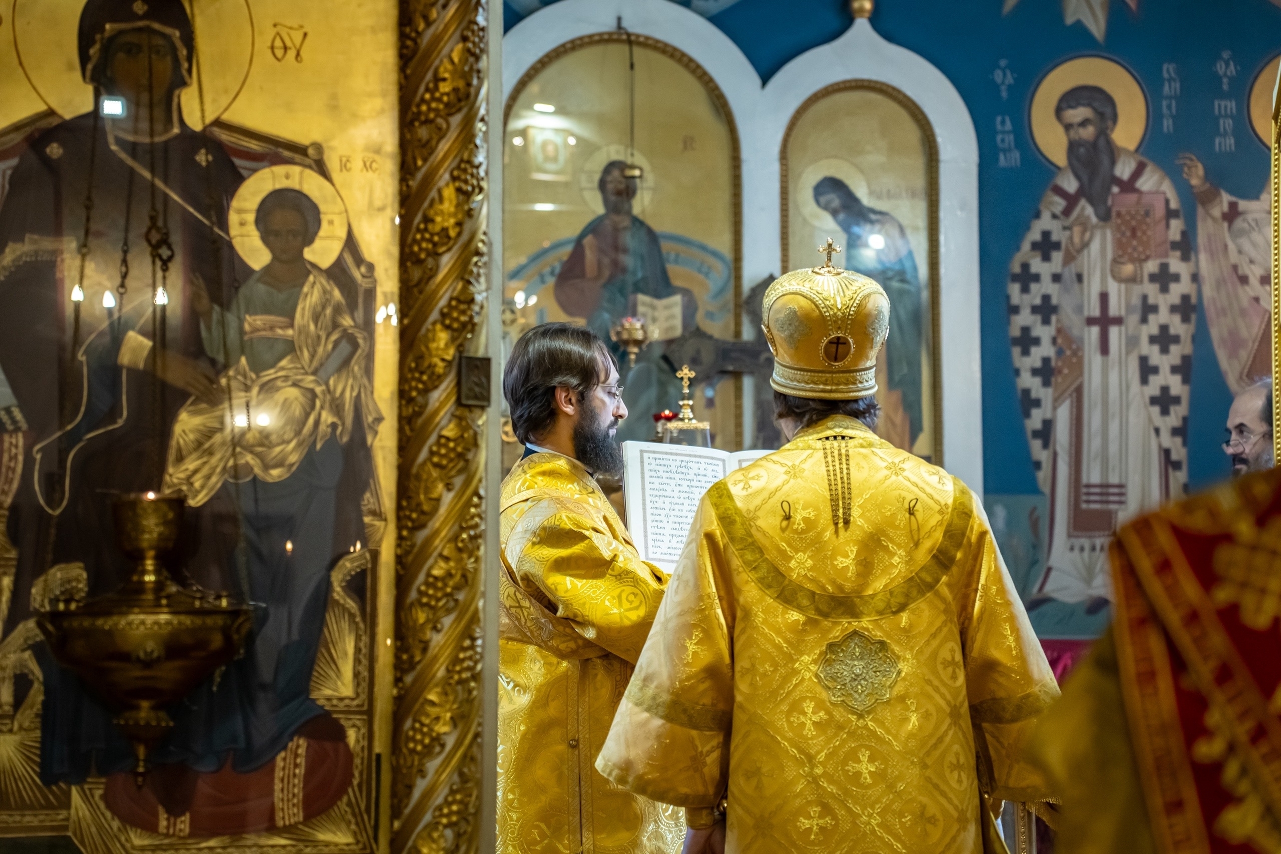 Литургия во вторник 9-ой Недели по Пятидесятнице, мироносицы равноап. Марии Магдалины