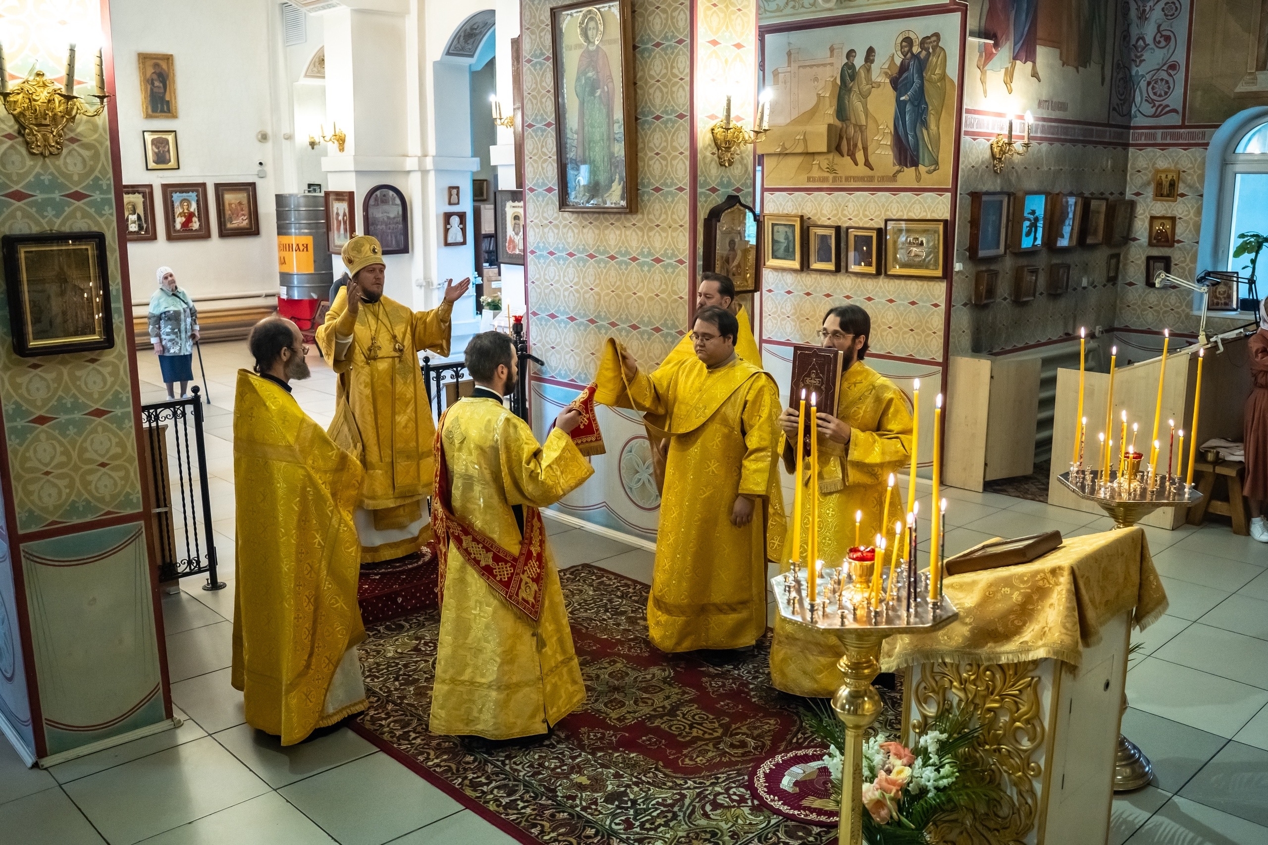 Литургия во вторник 9-ой Недели по Пятидесятнице, мироносицы равноап. Марии Магдалины