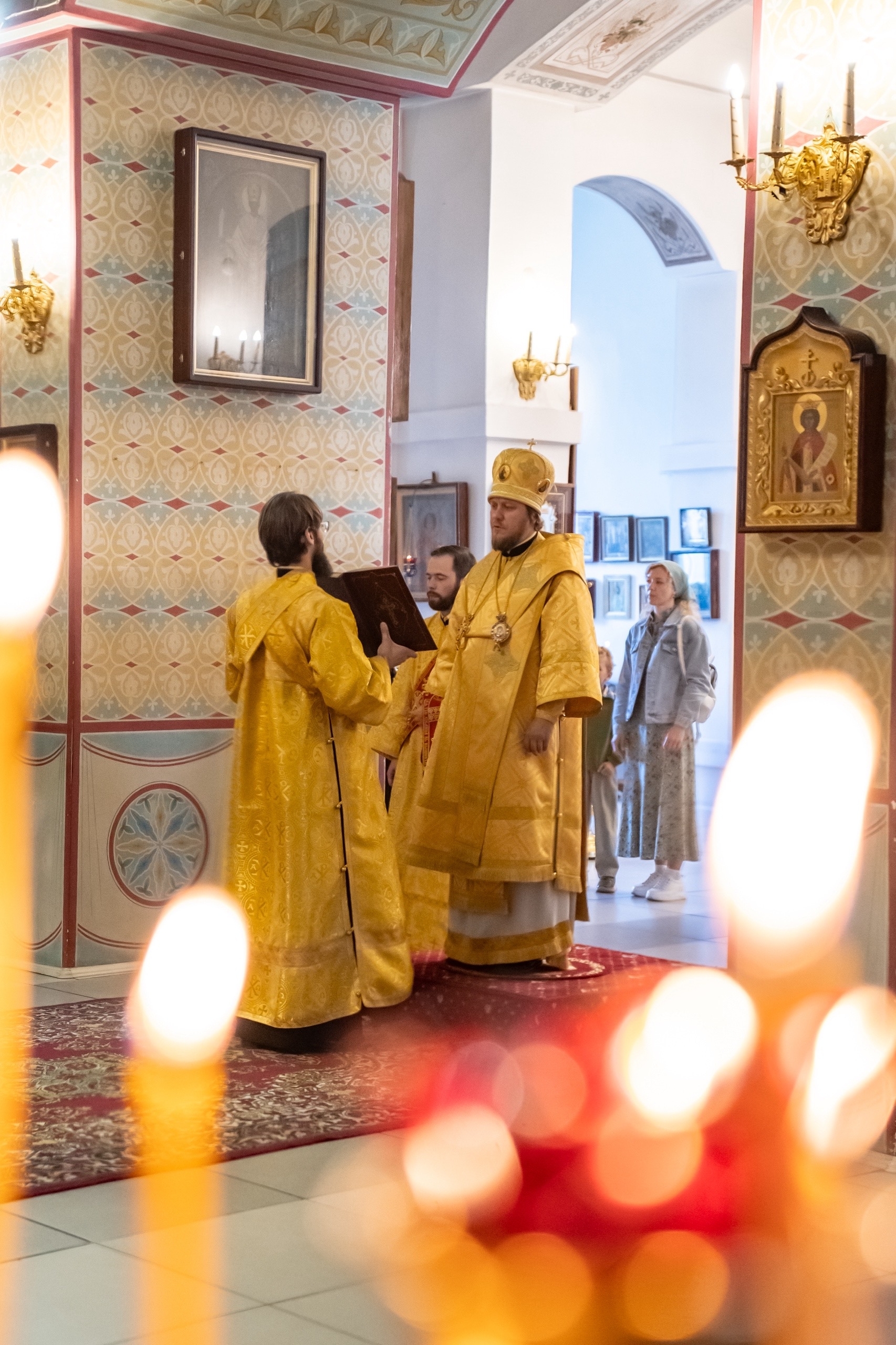 Литургия в пятницу 9-ой Недели по Пятидесятнице, успение праведной Анны, матери Пресвятой Богородицы