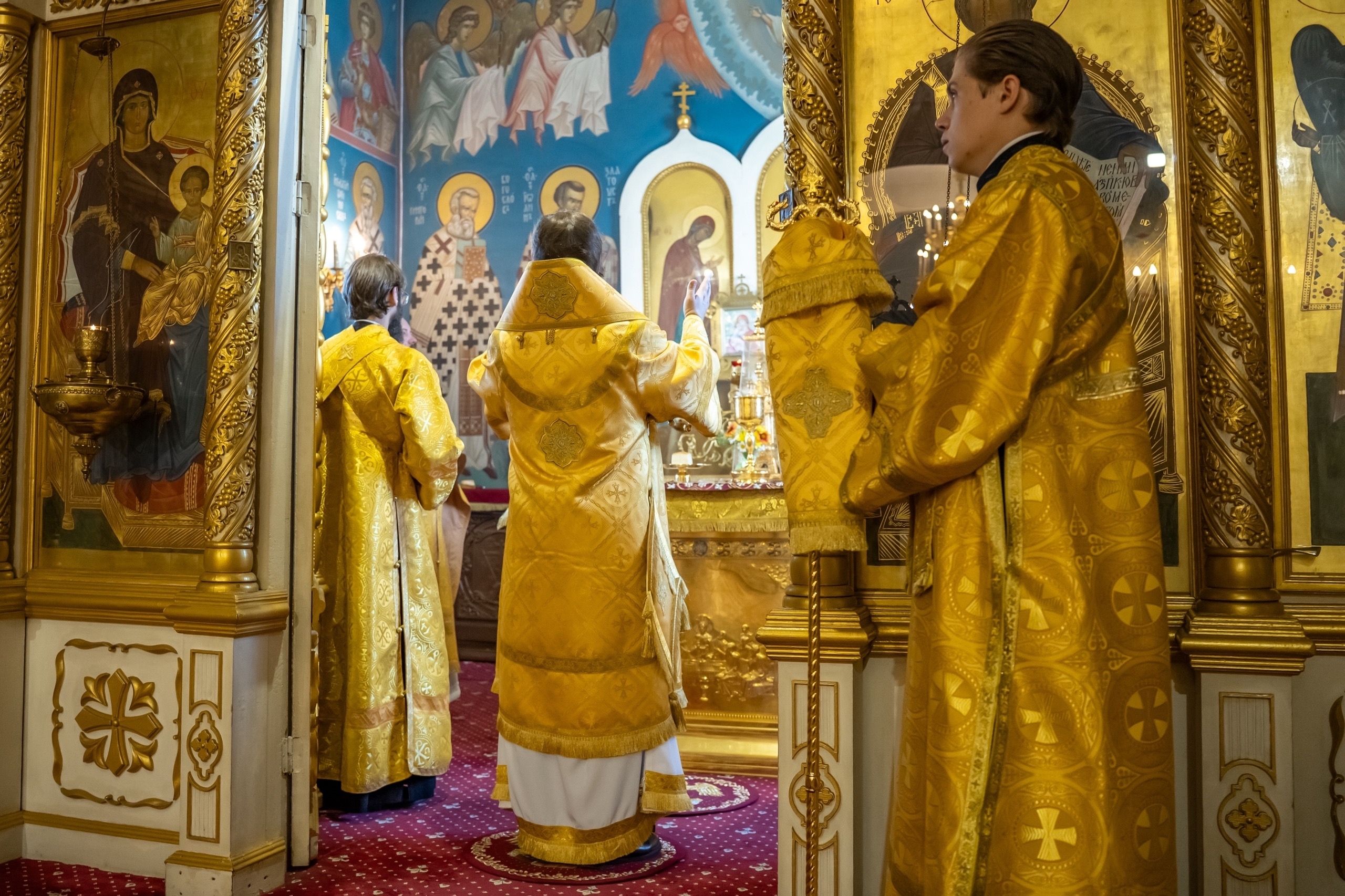 Литургия в пятницу 9-ой Недели по Пятидесятнице, успение праведной Анны, матери Пресвятой Богородицы