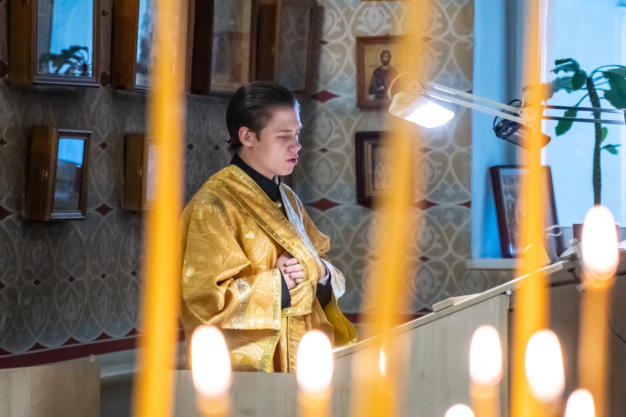 Литургия в пятницу 9-ой Недели по Пятидесятнице, успение праведной Анны, матери Пресвятой Богородицы
