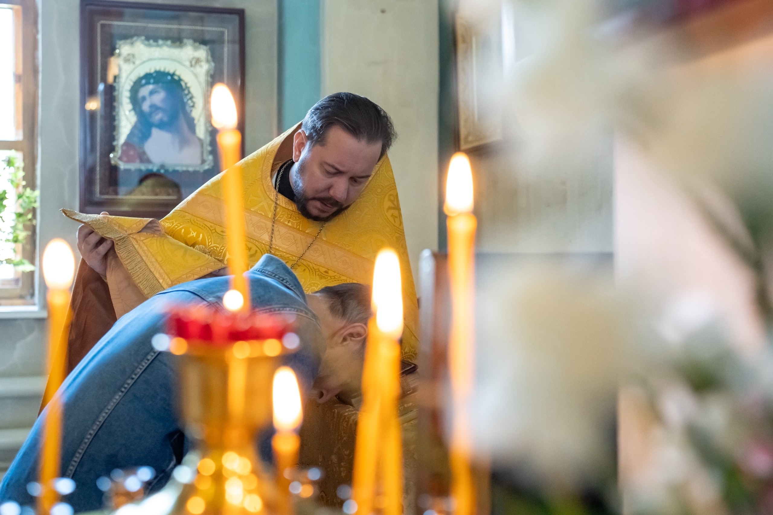 Литургия в пятницу 9-ой Недели по Пятидесятнице, успение праведной Анны, матери Пресвятой Богородицы