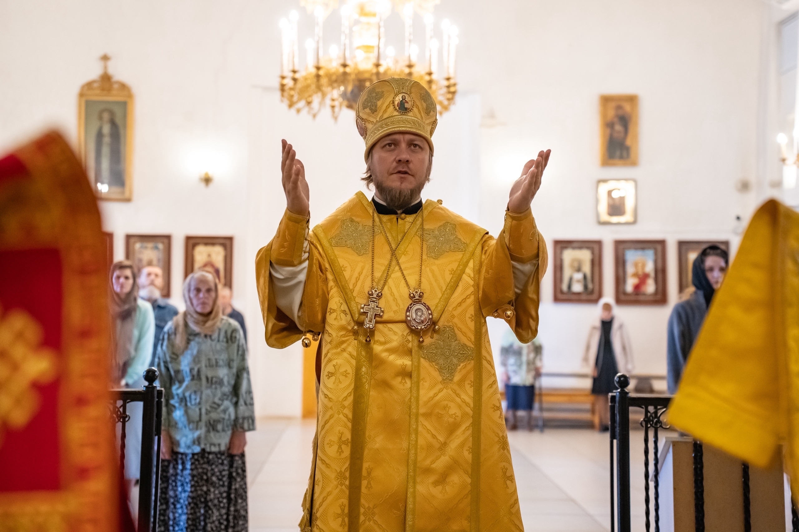 Литургия в пятницу 9-ой Недели по Пятидесятнице, успение праведной Анны, матери Пресвятой Богородицы