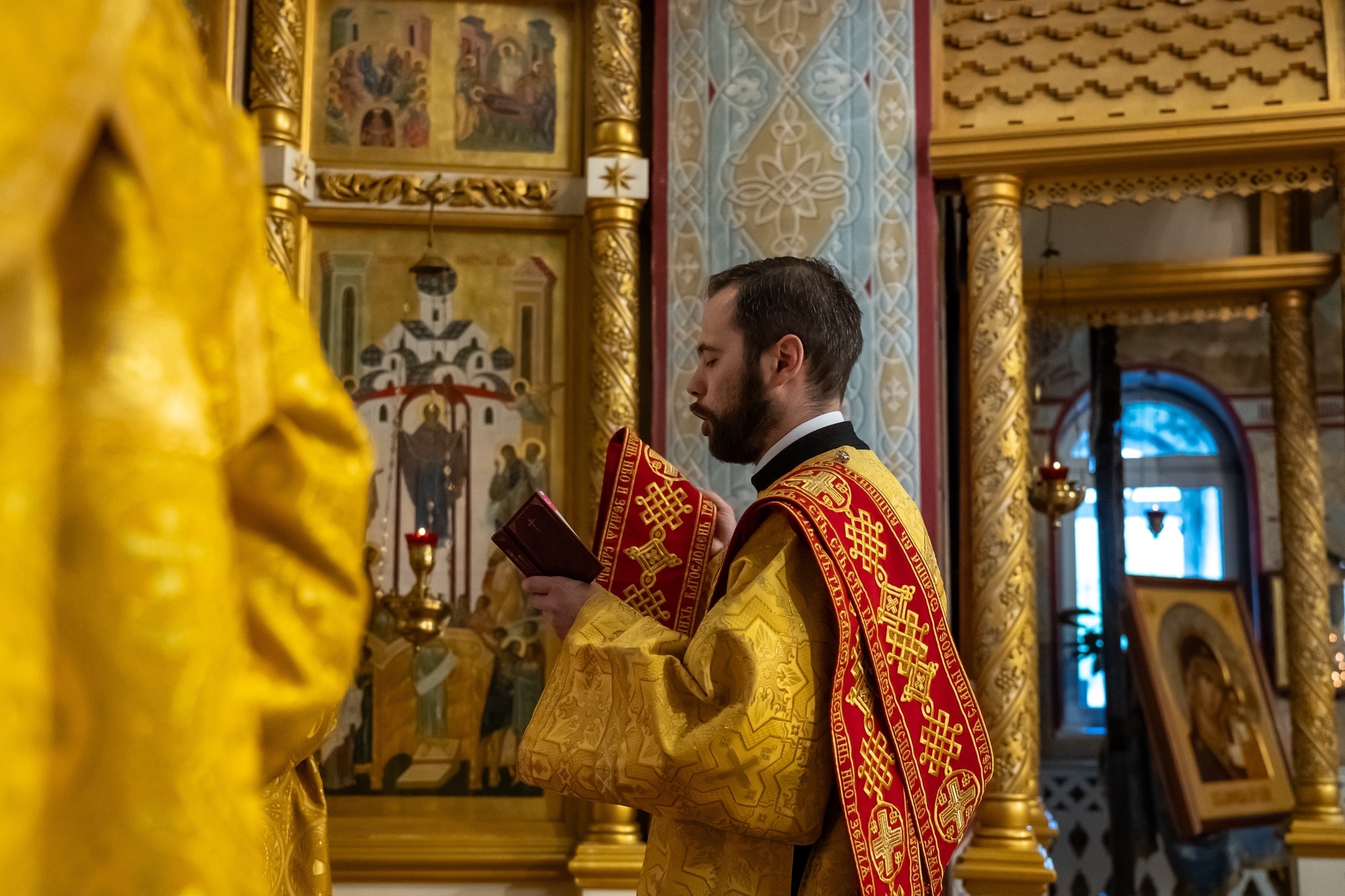 Литургия в пятницу 9-ой Недели по Пятидесятнице, успение праведной Анны, матери Пресвятой Богородицы