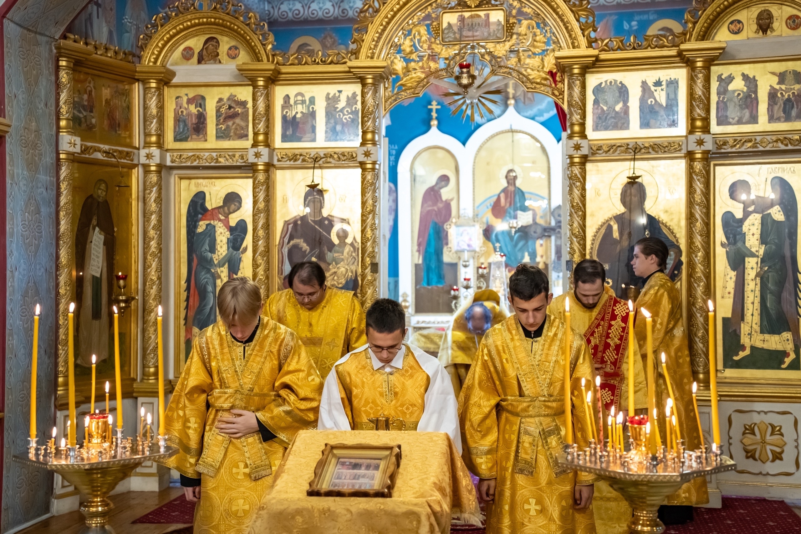 Литургия в пятницу 9-ой Недели по Пятидесятнице, успение праведной Анны, матери Пресвятой Богородицы