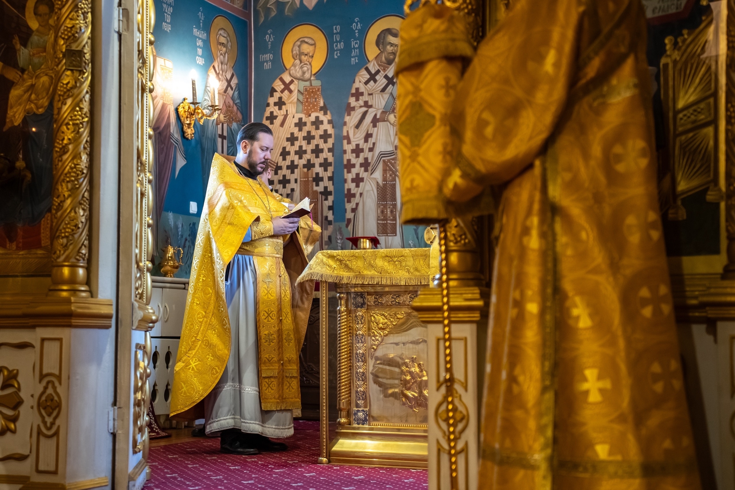 Литургия в пятницу 9-ой Недели по Пятидесятнице, успение праведной Анны, матери Пресвятой Богородицы
