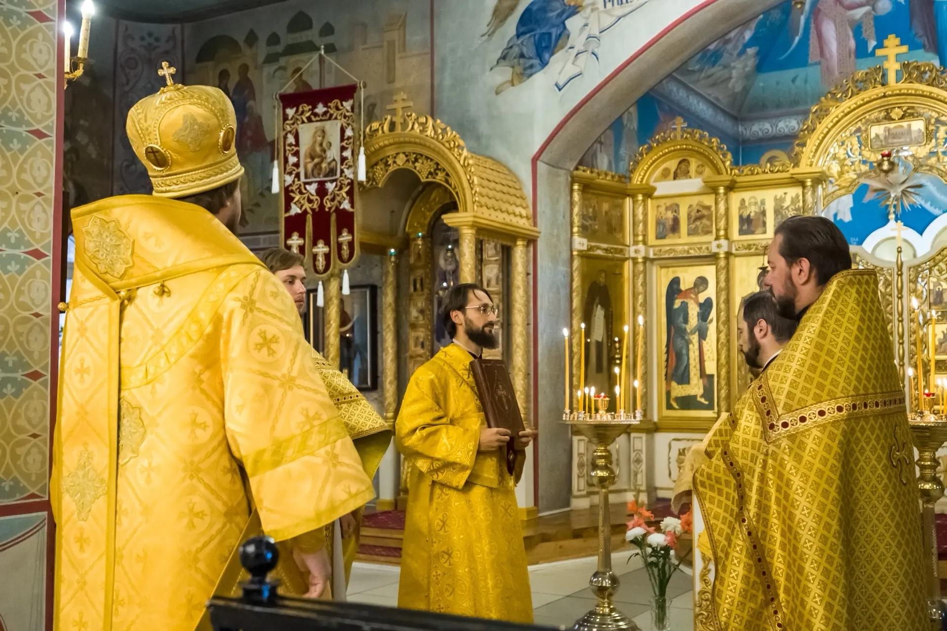 Литургия в четверг 16-й седмицы по Пятидесятнице, свт. Иоасафа, епископа Белгородского и свт. Митрофана, епископа Воронежского