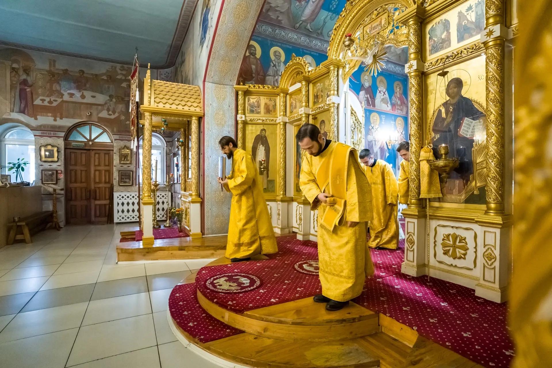 Литургия в четверг 16-й седмицы по Пятидесятнице, свт. Иоасафа, епископа Белгородского и свт. Митрофана, епископа Воронежского