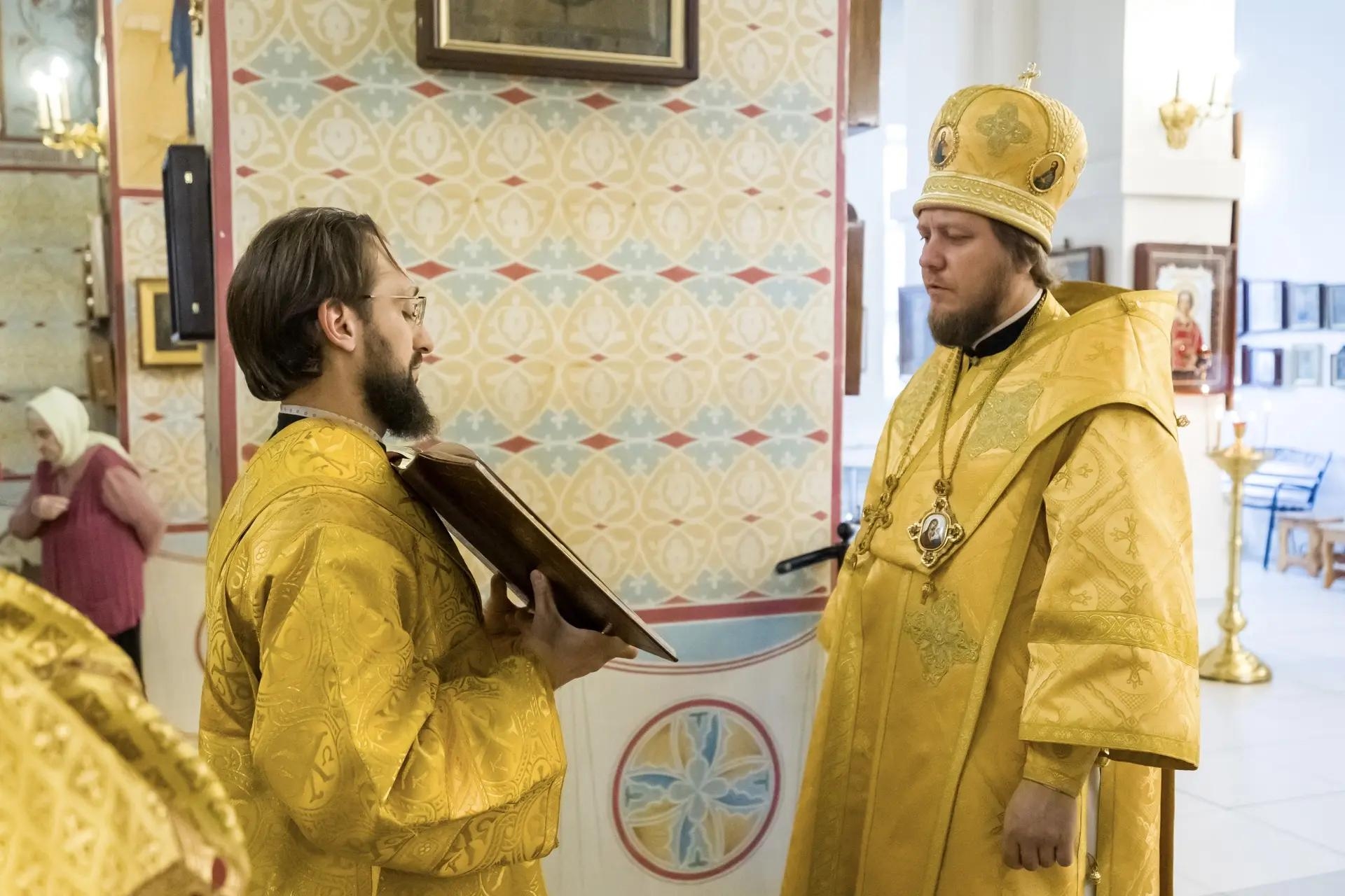 Литургия в четверг 16-й седмицы по Пятидесятнице, свт. Иоасафа, епископа Белгородского и свт. Митрофана, епископа Воронежского