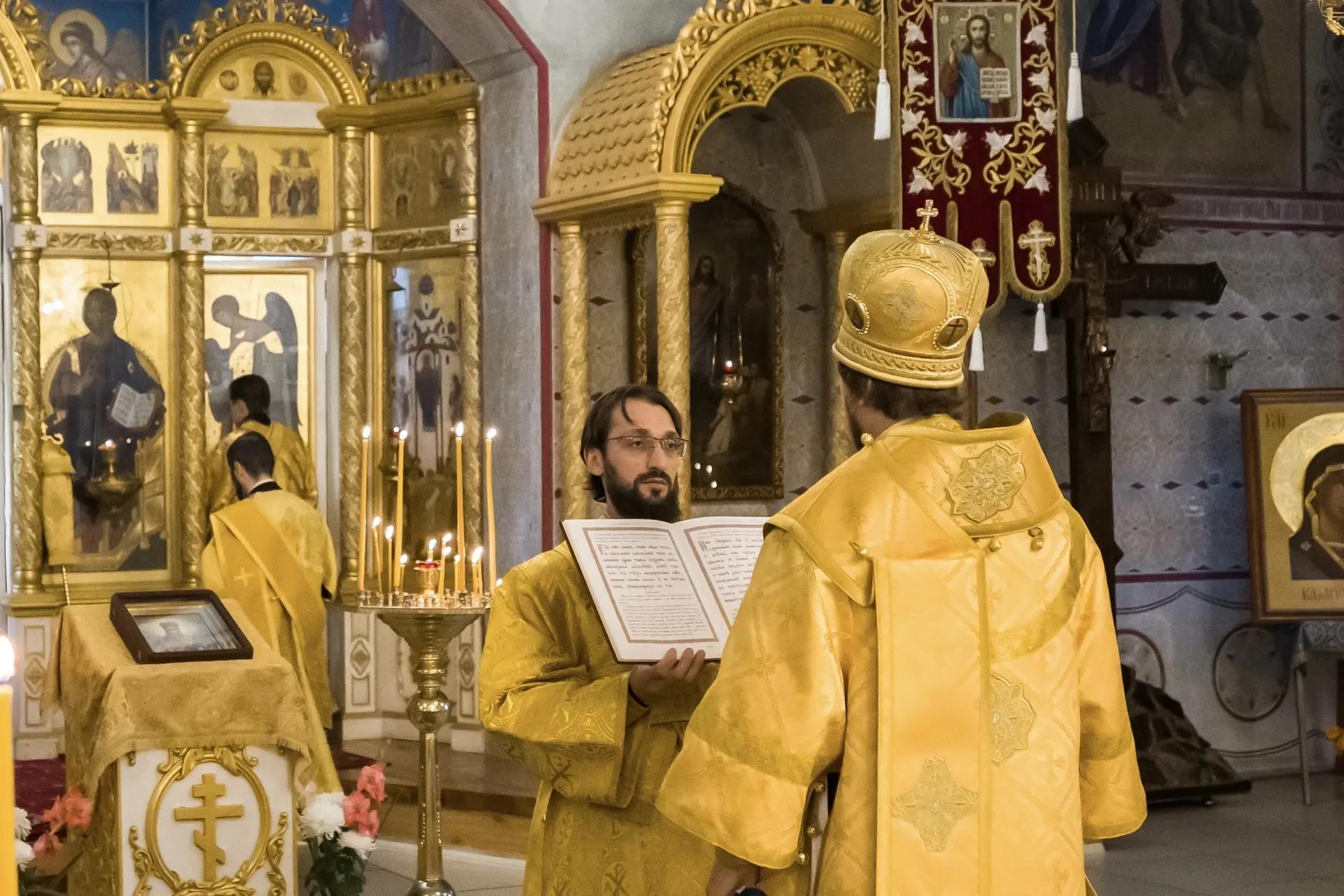 Литургия в четверг 16-й седмицы по Пятидесятнице, свт. Иоасафа, епископа Белгородского и свт. Митрофана, епископа Воронежского