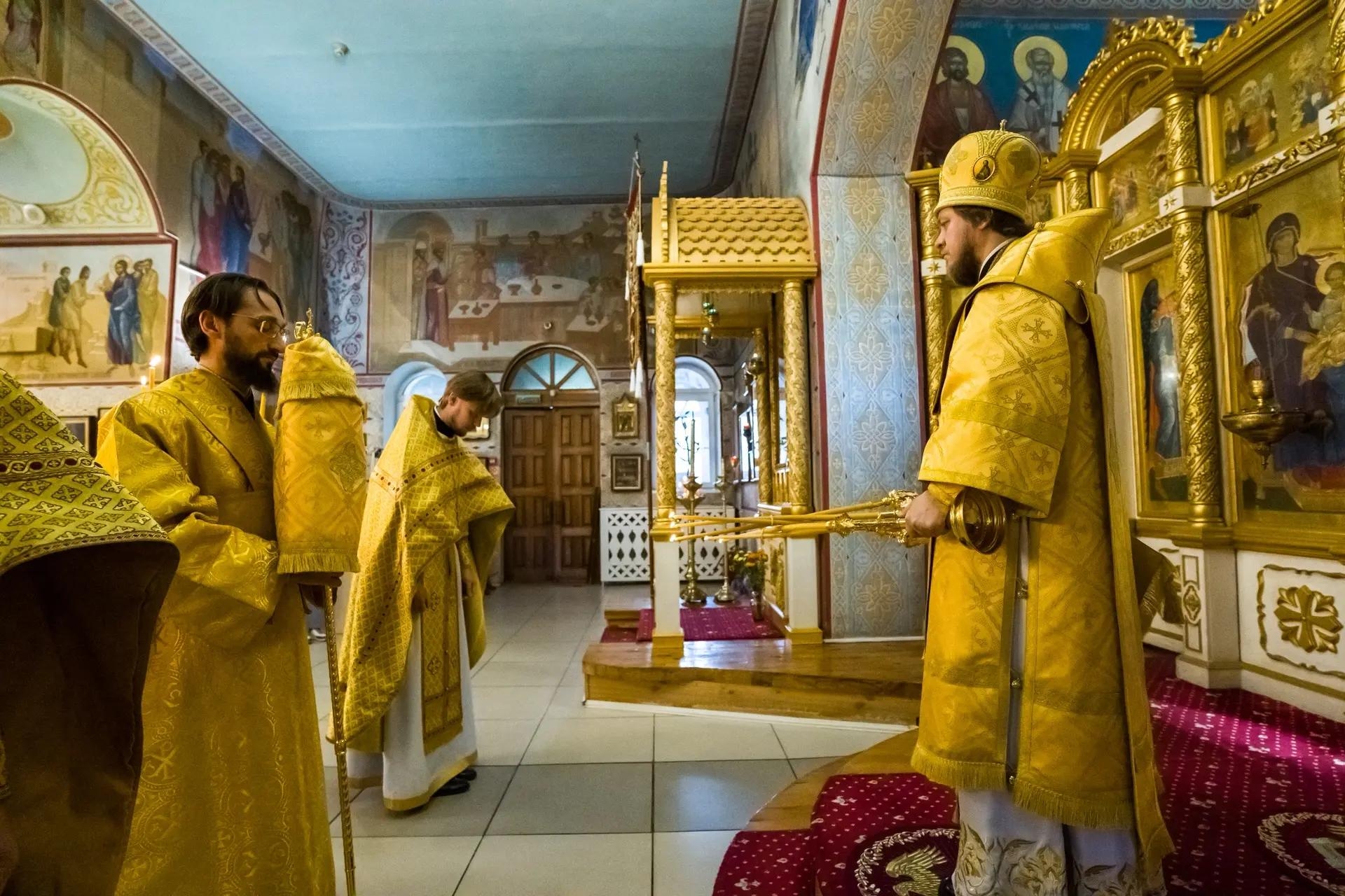 Литургия в четверг 16-й седмицы по Пятидесятнице, свт. Иоасафа, епископа Белгородского и свт. Митрофана, епископа Воронежского