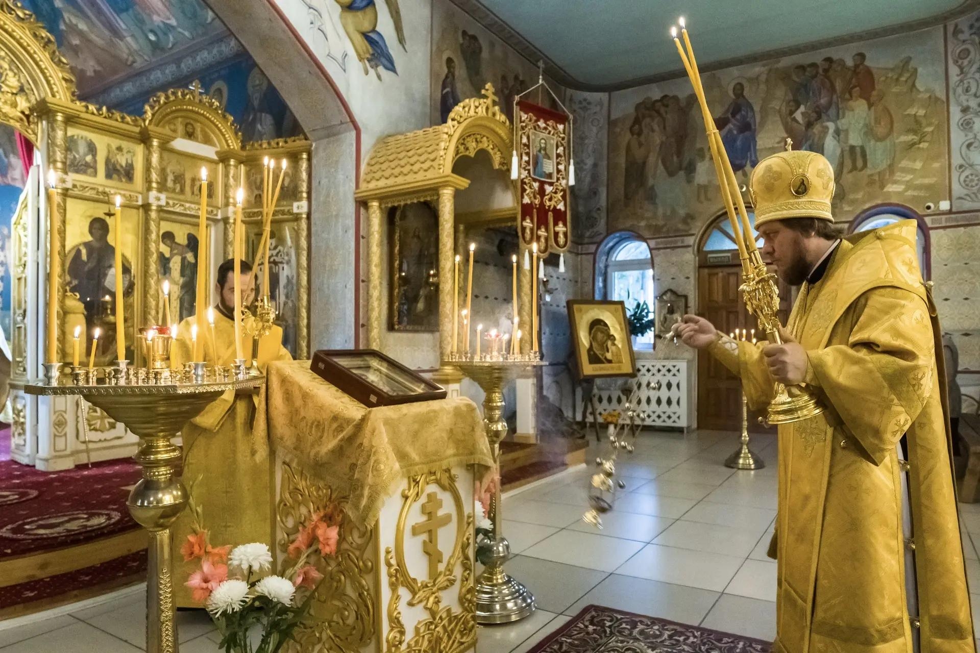 Литургия в четверг 16-й седмицы по Пятидесятнице, свт. Иоасафа, епископа Белгородского и свт. Митрофана, епископа Воронежского