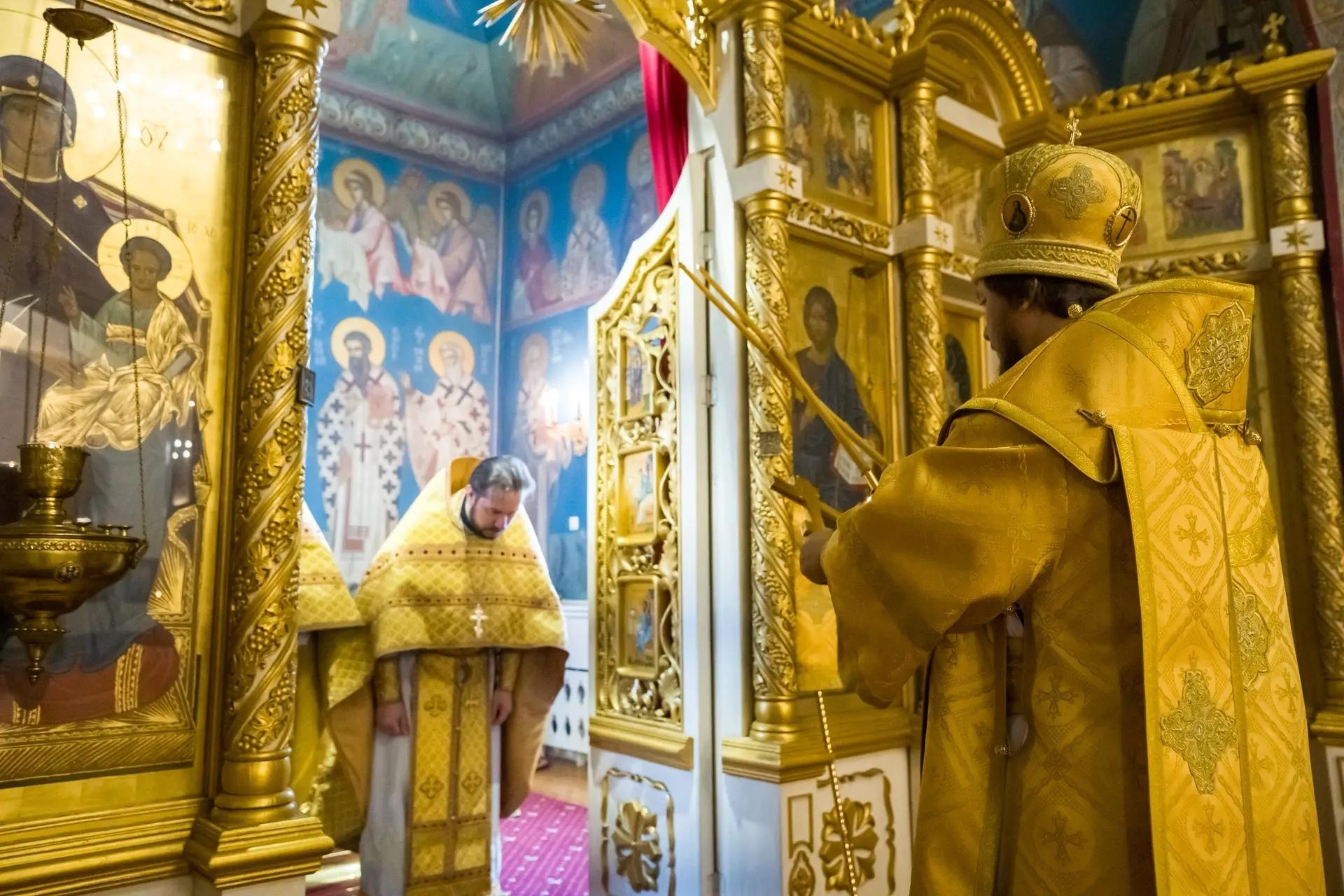 Литургия в четверг 16-й седмицы по Пятидесятнице, свт. Иоасафа, епископа Белгородского и свт. Митрофана, епископа Воронежского